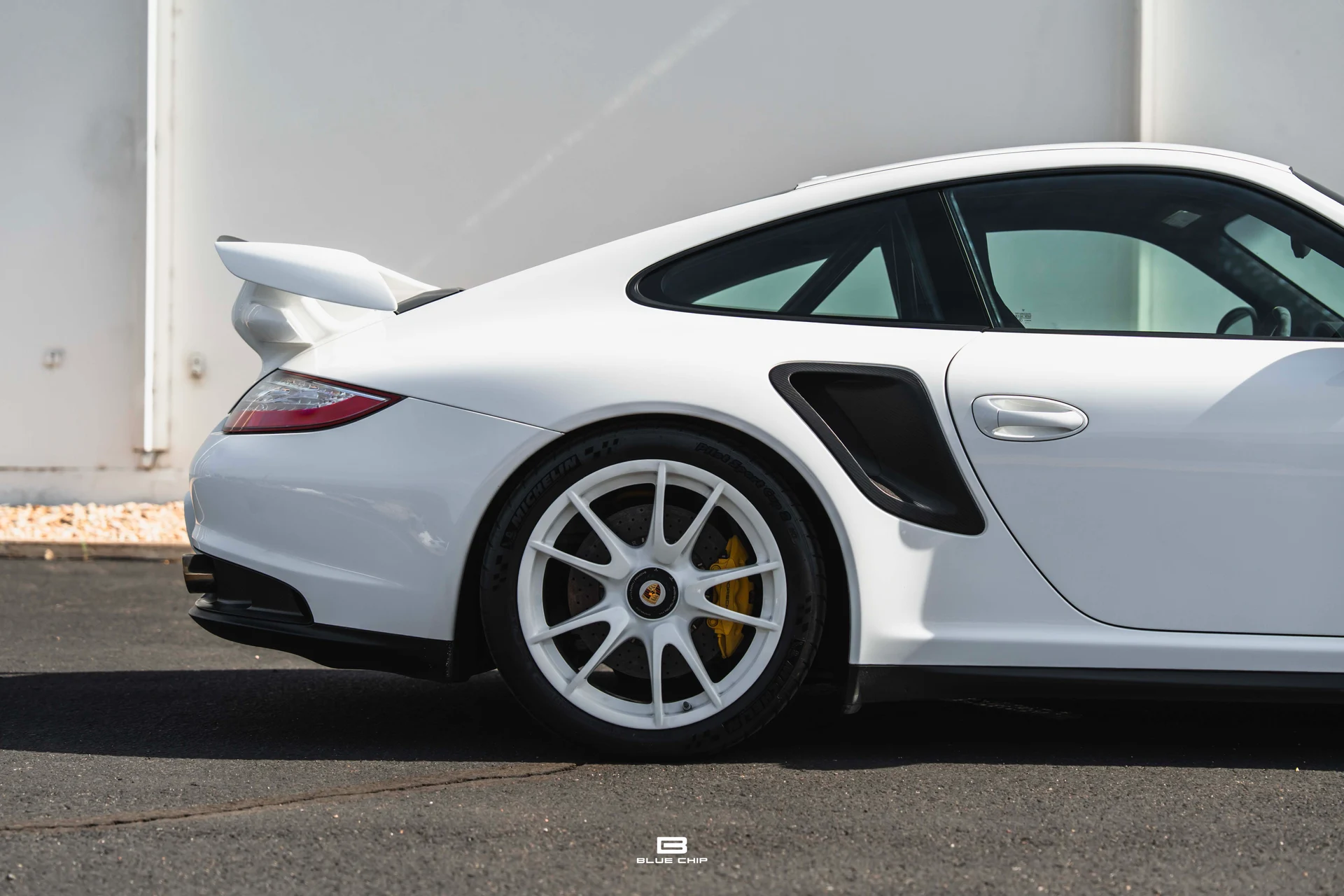 mph022_3446425457_6a346700595803f21cbf19a8_2011_Porsche_GT_2_RS_22_8f63d2617e