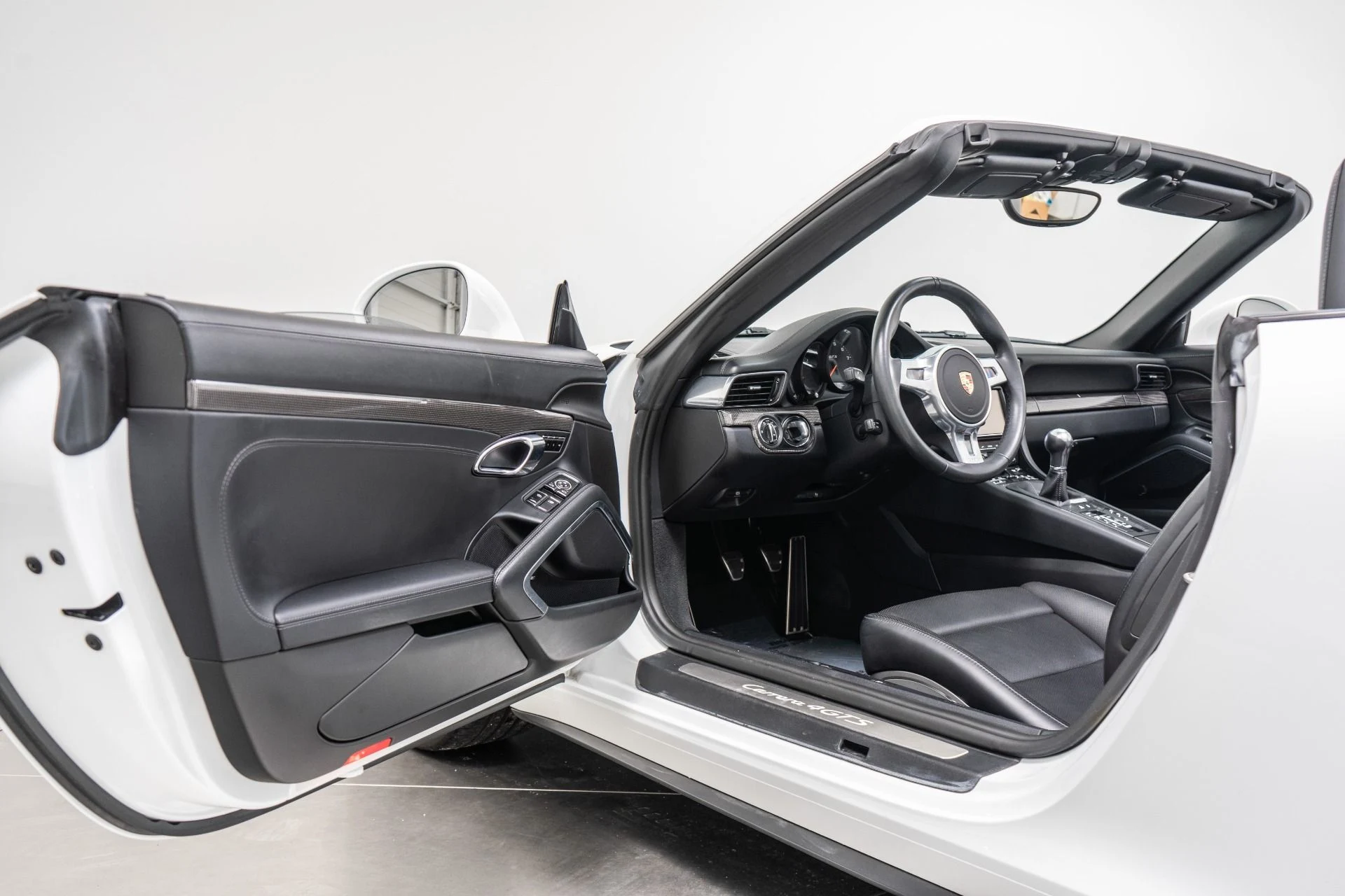 mph022_344663828_Used_2016_Porsche_911_Carrera_4_GTS_1788386407_f5f5a59ad4