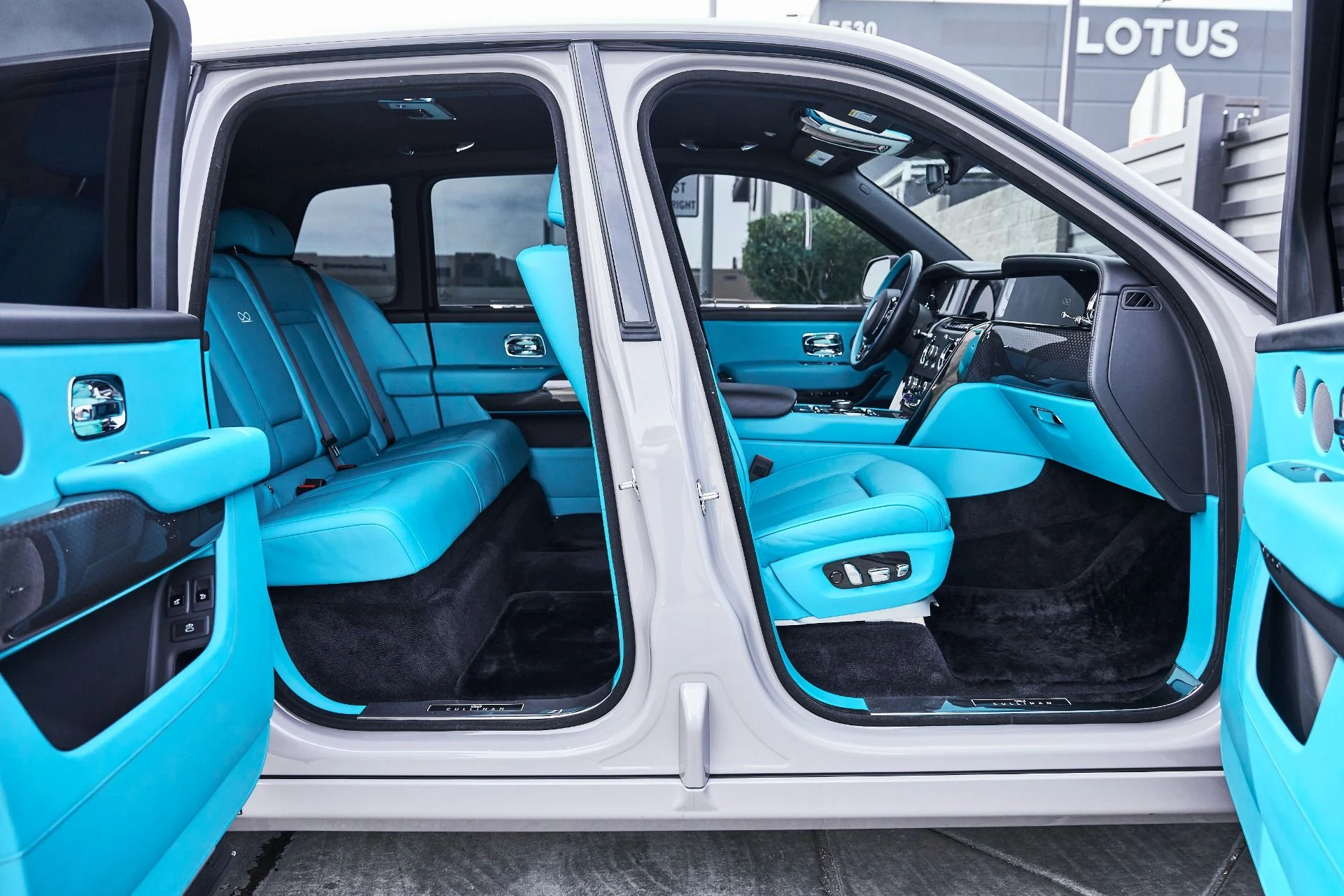 mph022_3447063391_Used_2025_Rolls_Royce_Cullinan_Black_Badge_1774912469_921165ca45