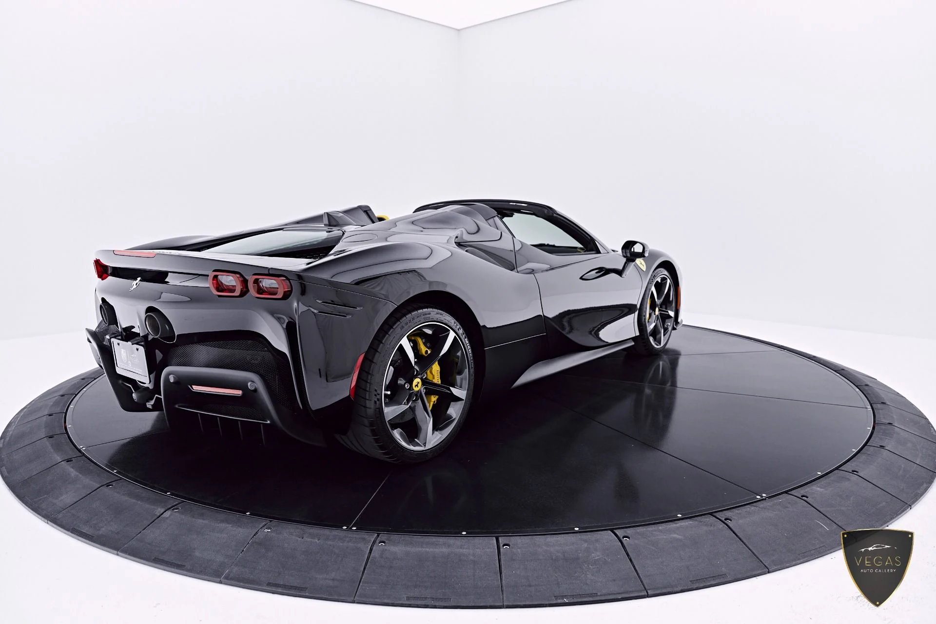 mph022_3449459563_Used_2024_Ferrari_SF_90_Spider_Base_1783038340_5ab47b2205
