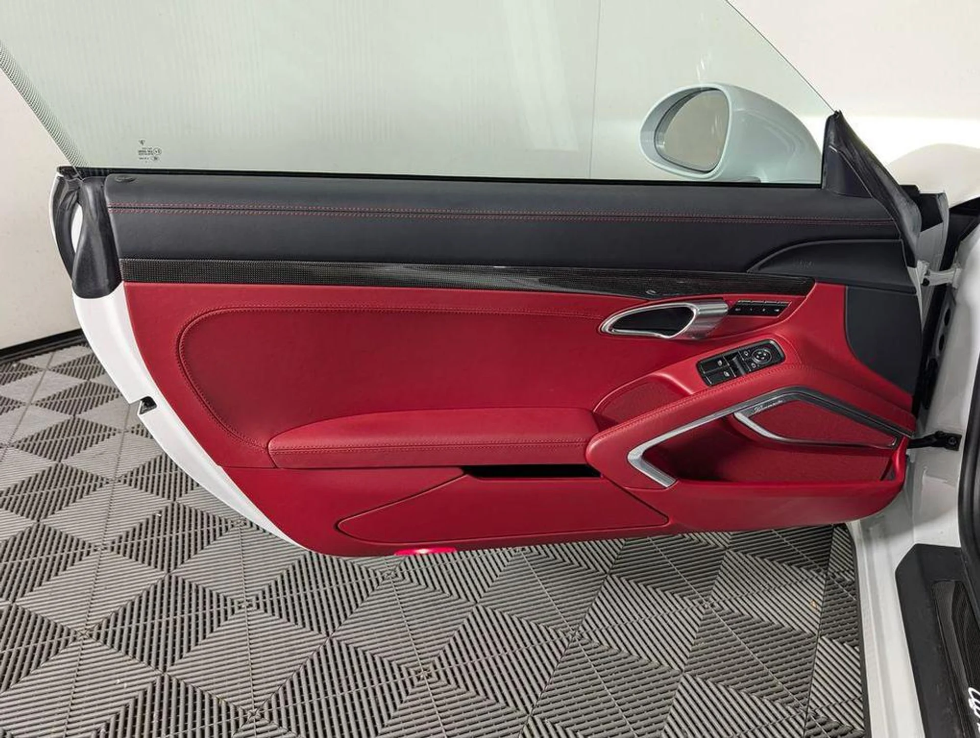 mph022_3456824293_5_ZT_Grx1ob_Hd9_O5_XUR_Ir6_Fmm4_E8w_32ca23496f