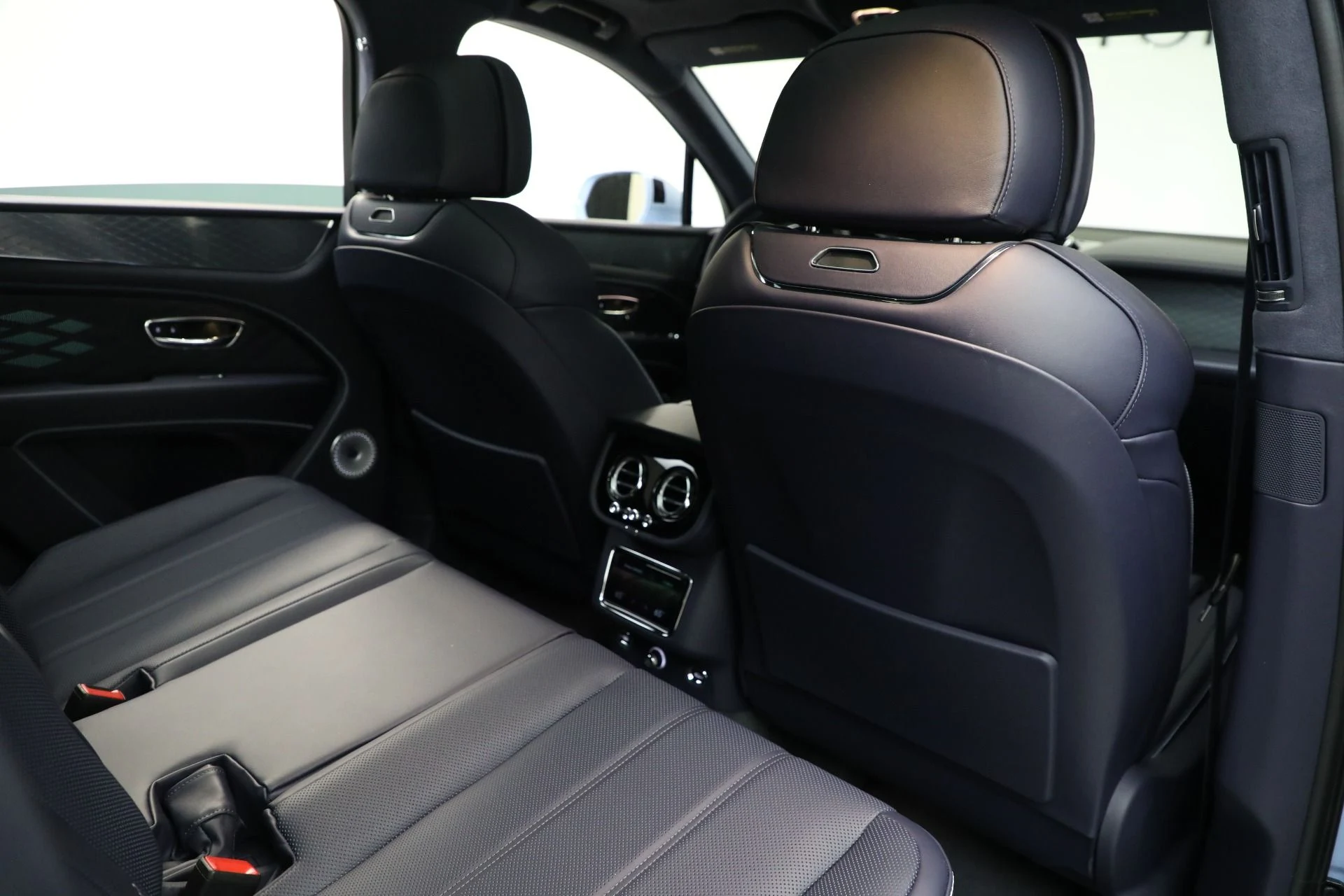 mph022_3458776792_New_2025_Bentley_Bentayga_Azure_V8_1da546392b