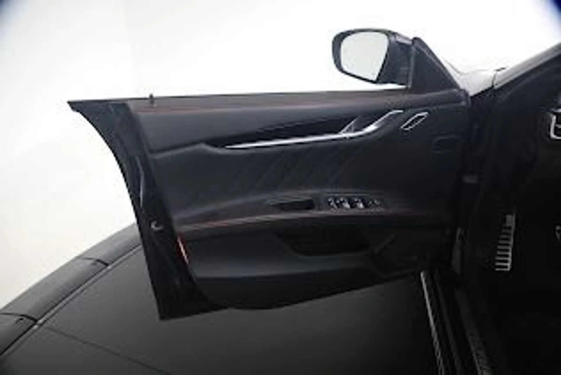 mph022_3460494355_Used_2023_Maserati_Ghibli_Modena_Q4_1783953364_aa27ac69f1