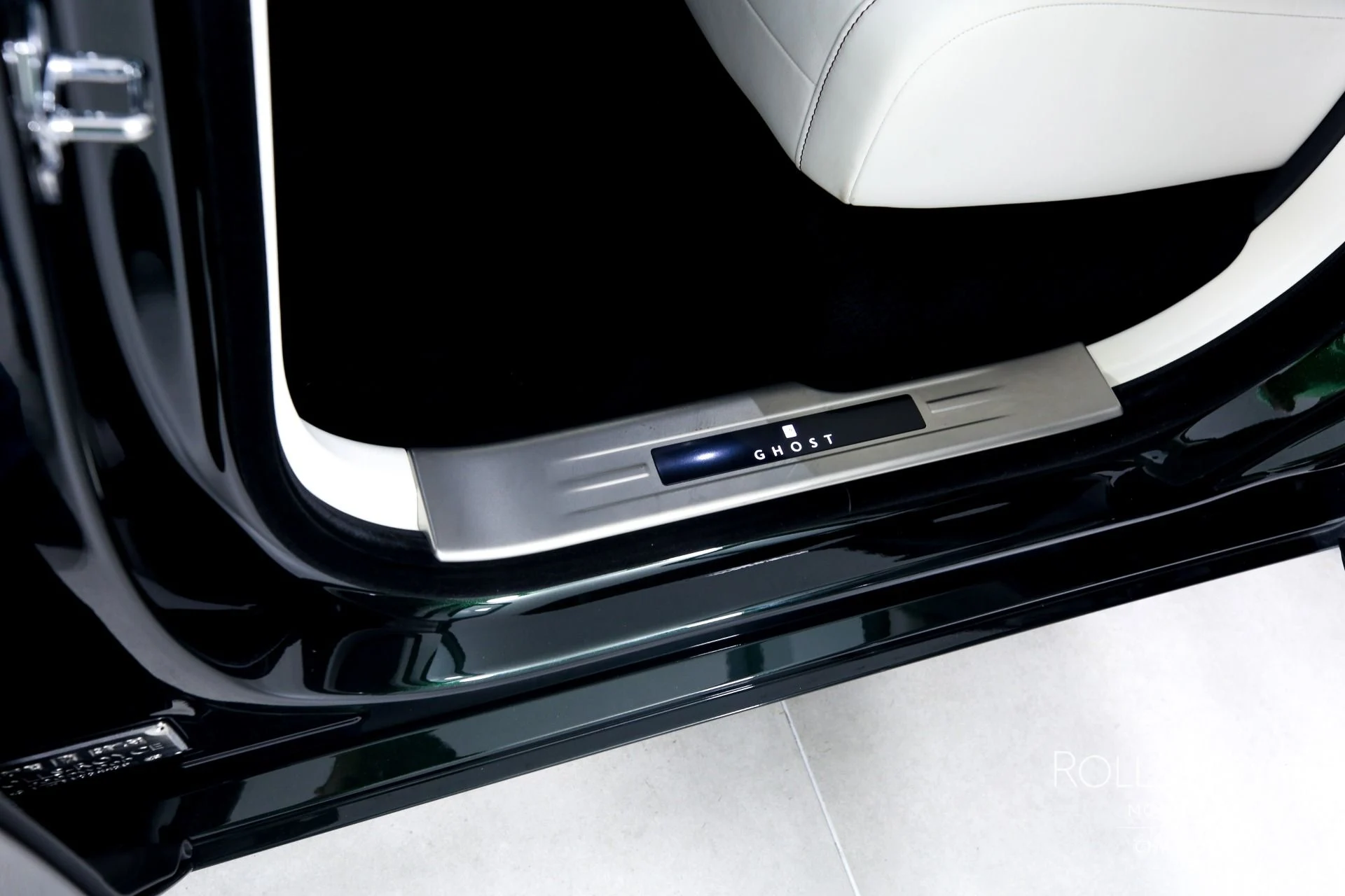 mph022_3468174582_Used_2022_Rolls_Royce_Ghost_1688237023_187451e25a