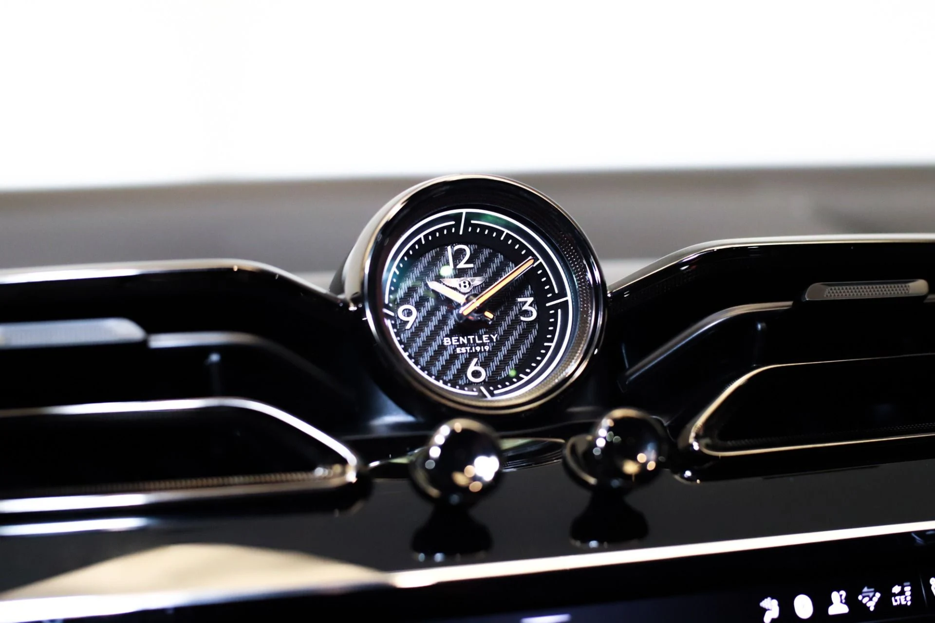 mph022_347362192_New_2025_Bentley_BENTAYGA_S_Black_Edition_1744411279_7c1477ce60