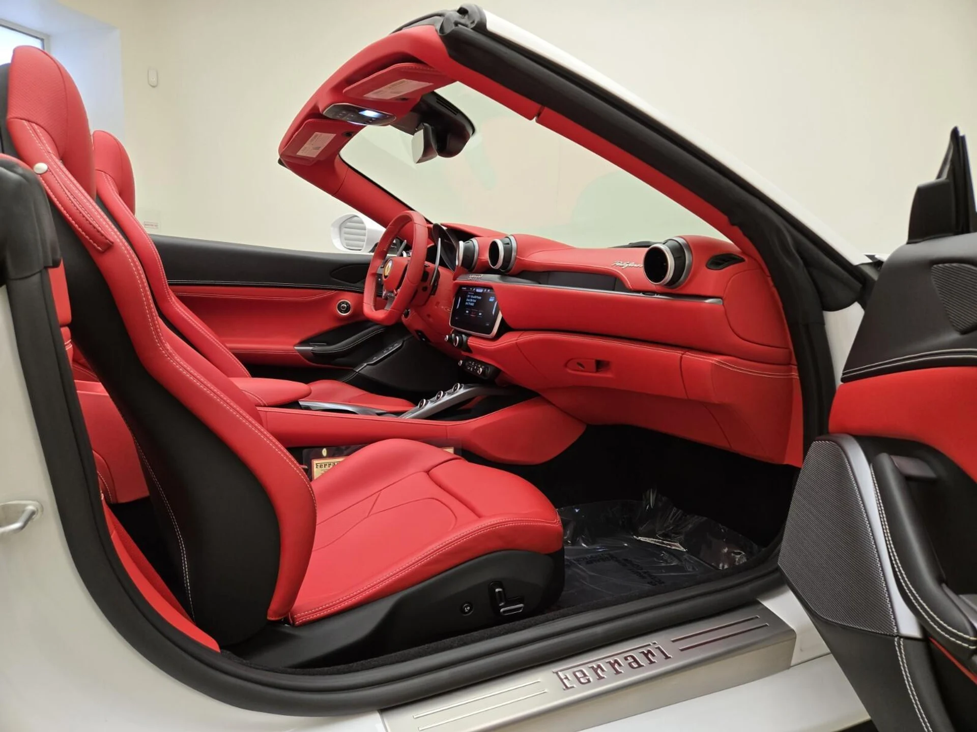 mph022_3474684970_Used_2023_Ferrari_Portofino_1755328606_8fe98e39d0