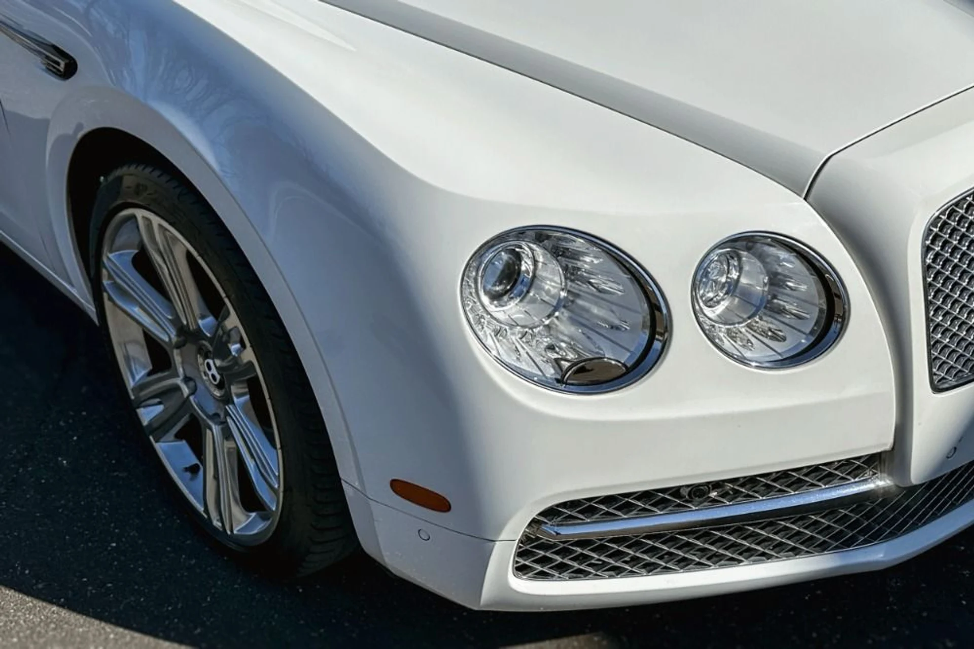 mph022_3477090363_Used_2014_Bentley_Flying_Spur_1773932155_063c543e46