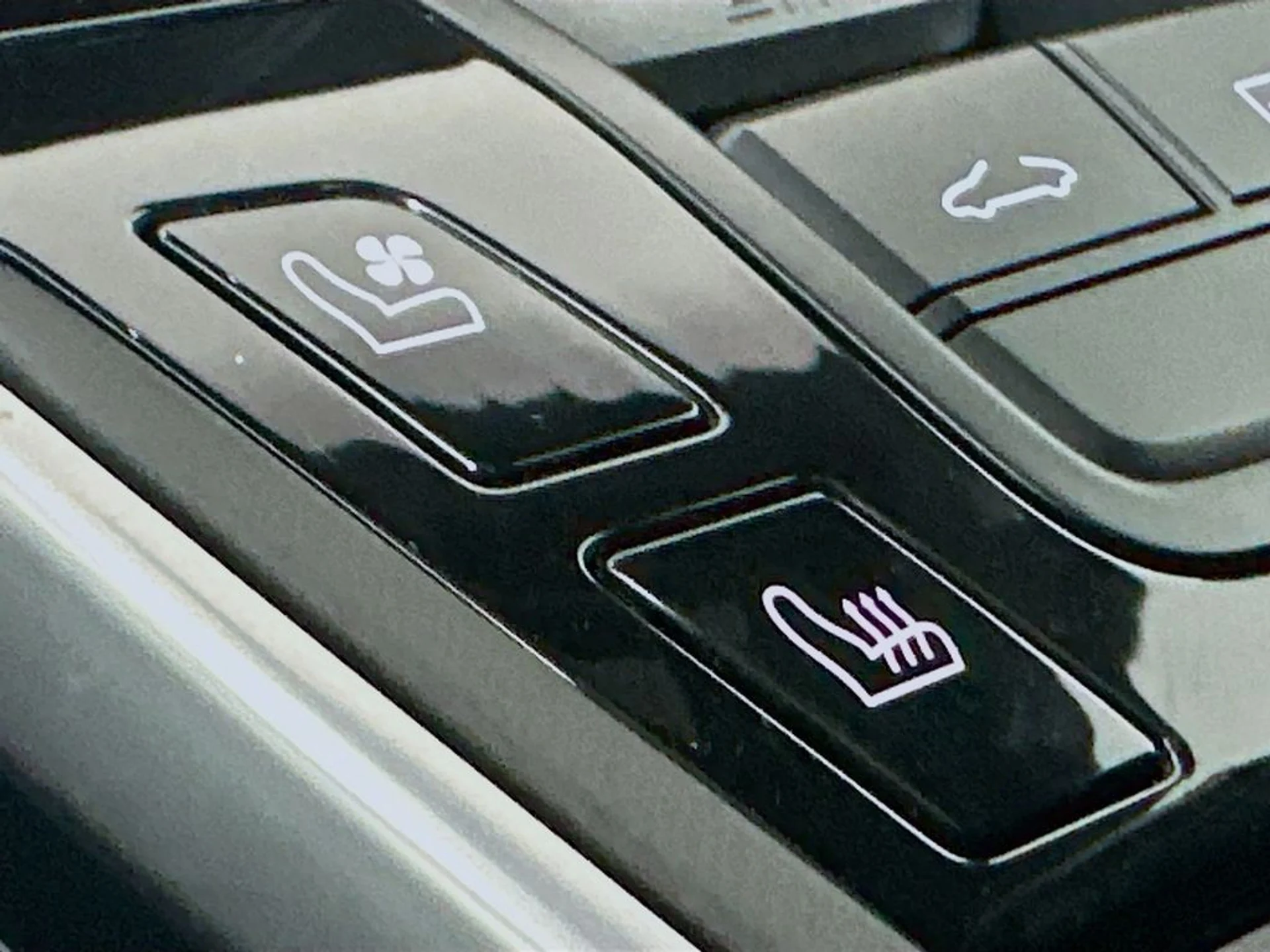 mph022_3479488620_4c63bd9035f55d3ca42b795385a90f87x_477c990c7b