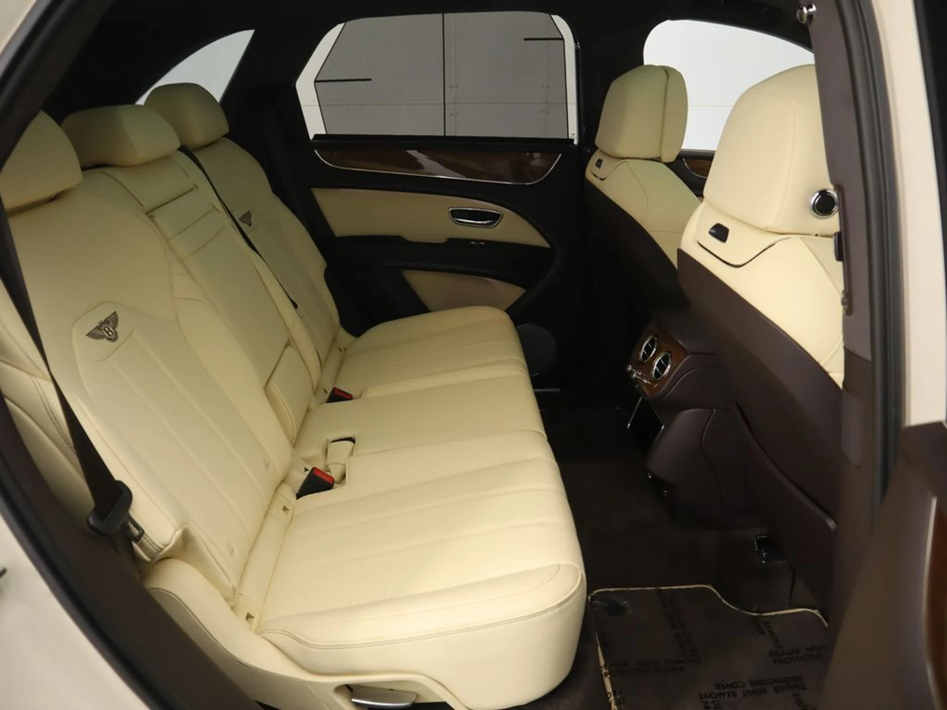 mph022_3479684928_used_2023_bentley_bentayga_v8awd_8119_22972993_23_1024_761ecd95bb