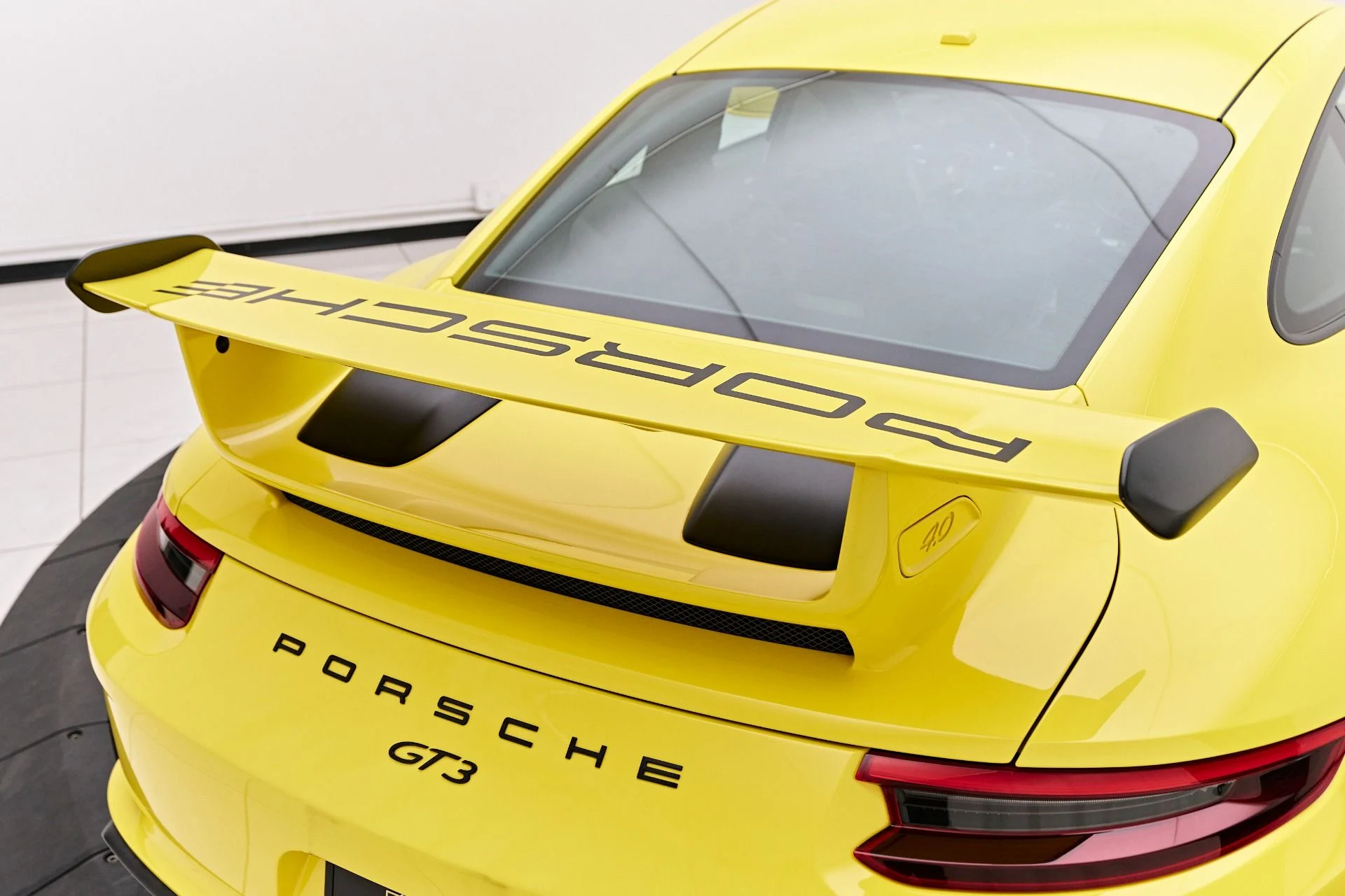 mph022_3485458970_Used_2018_Porsche_911_GT_3_1755896693_2faf9ab151