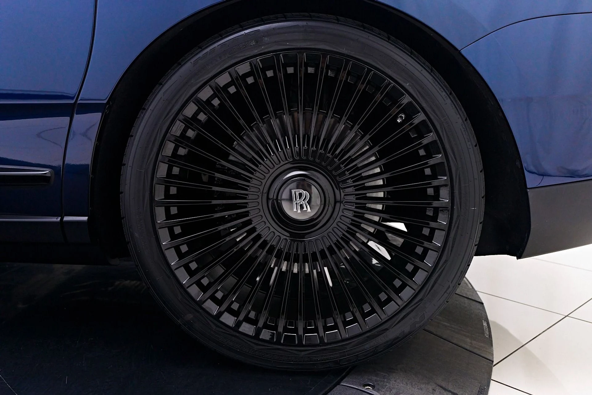 mph022_3490951301_Used_2023_Rolls_Royce_Cullinan_Base_1745954360_d1f3e87562