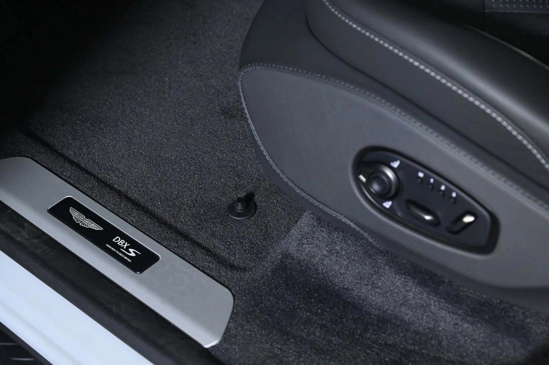 mph022_3494542257_new_2026_aston_martin_dbx_sawd_11350_23000820_22_1024_ca9352b0a2