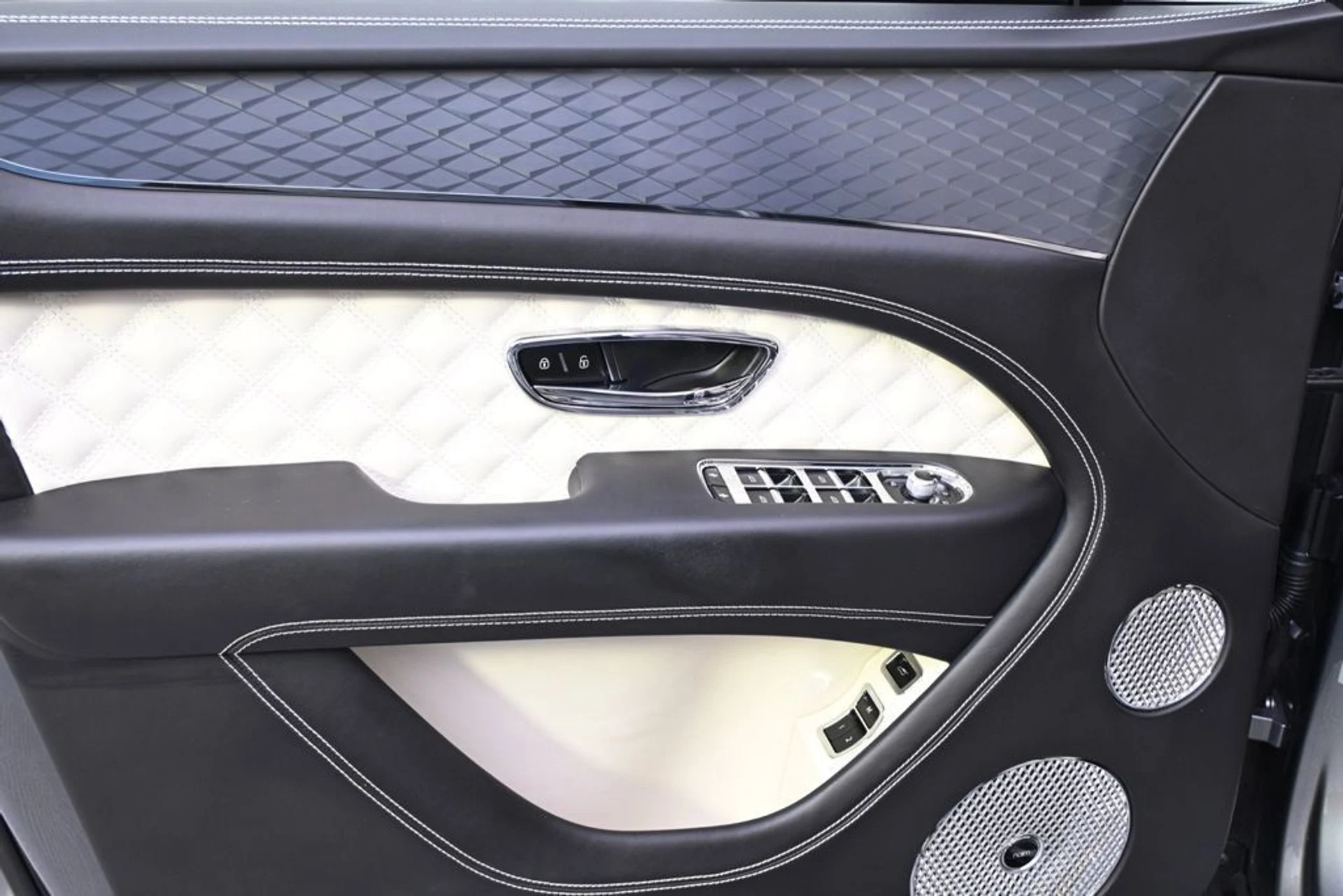 mph022_3497750404_2730784f1fee4359b3a99edf9cce7192_e52690c985