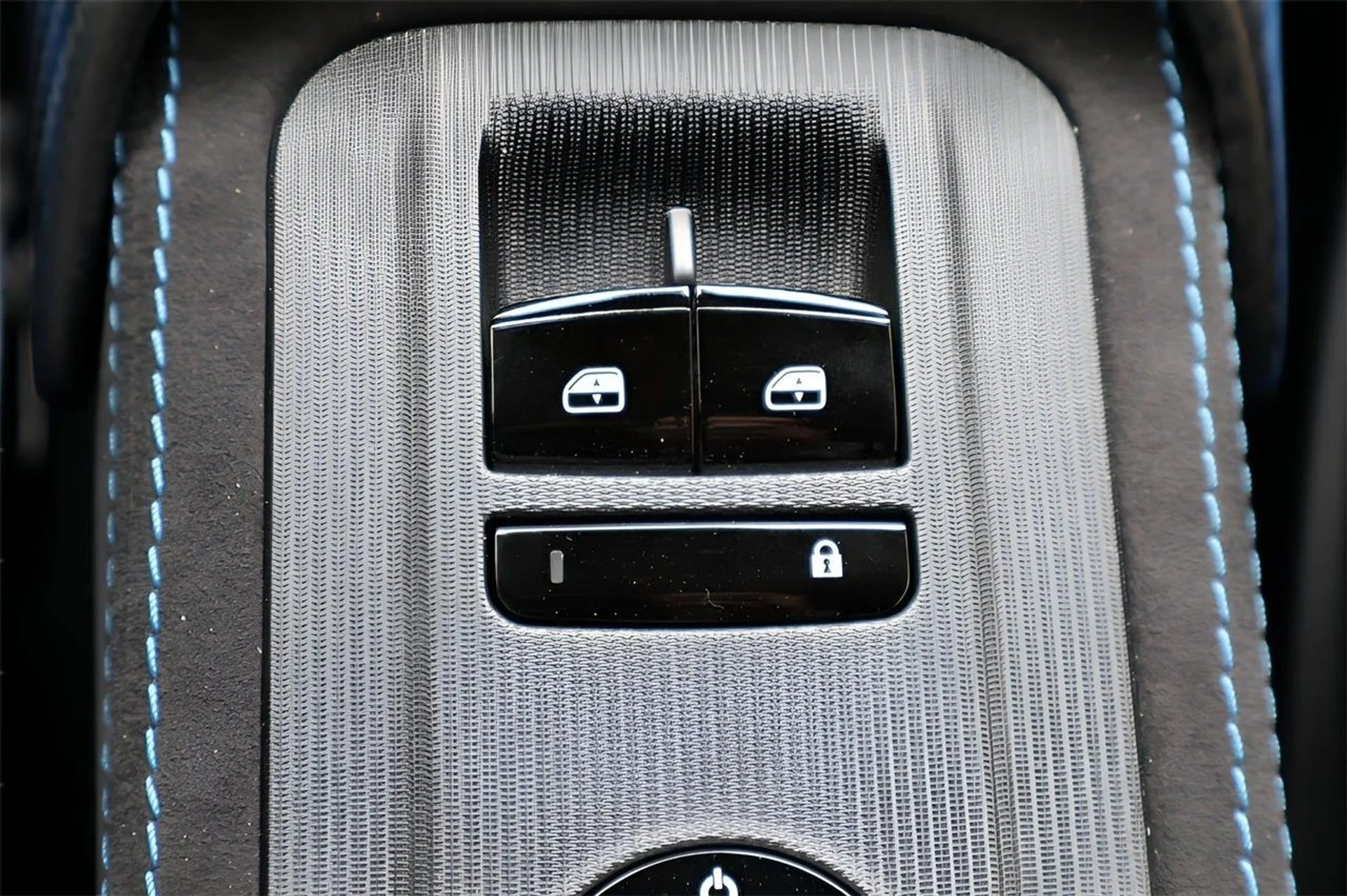 mph022_349776869_23_5dbe6ed117