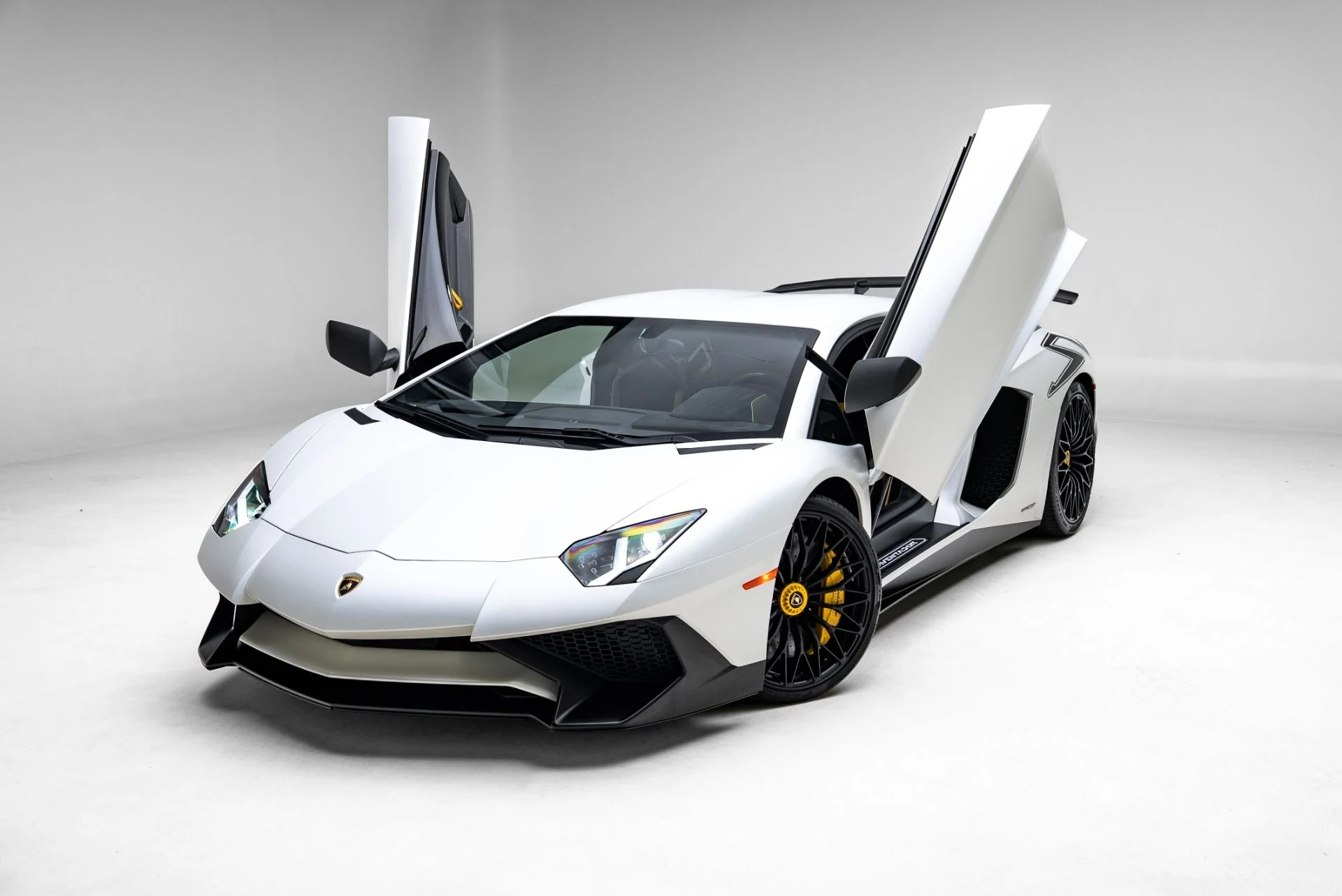 mph022_3499667909_Used_2016_Lamborghini_Aventador_SV_1775078140_d7b984ed6c