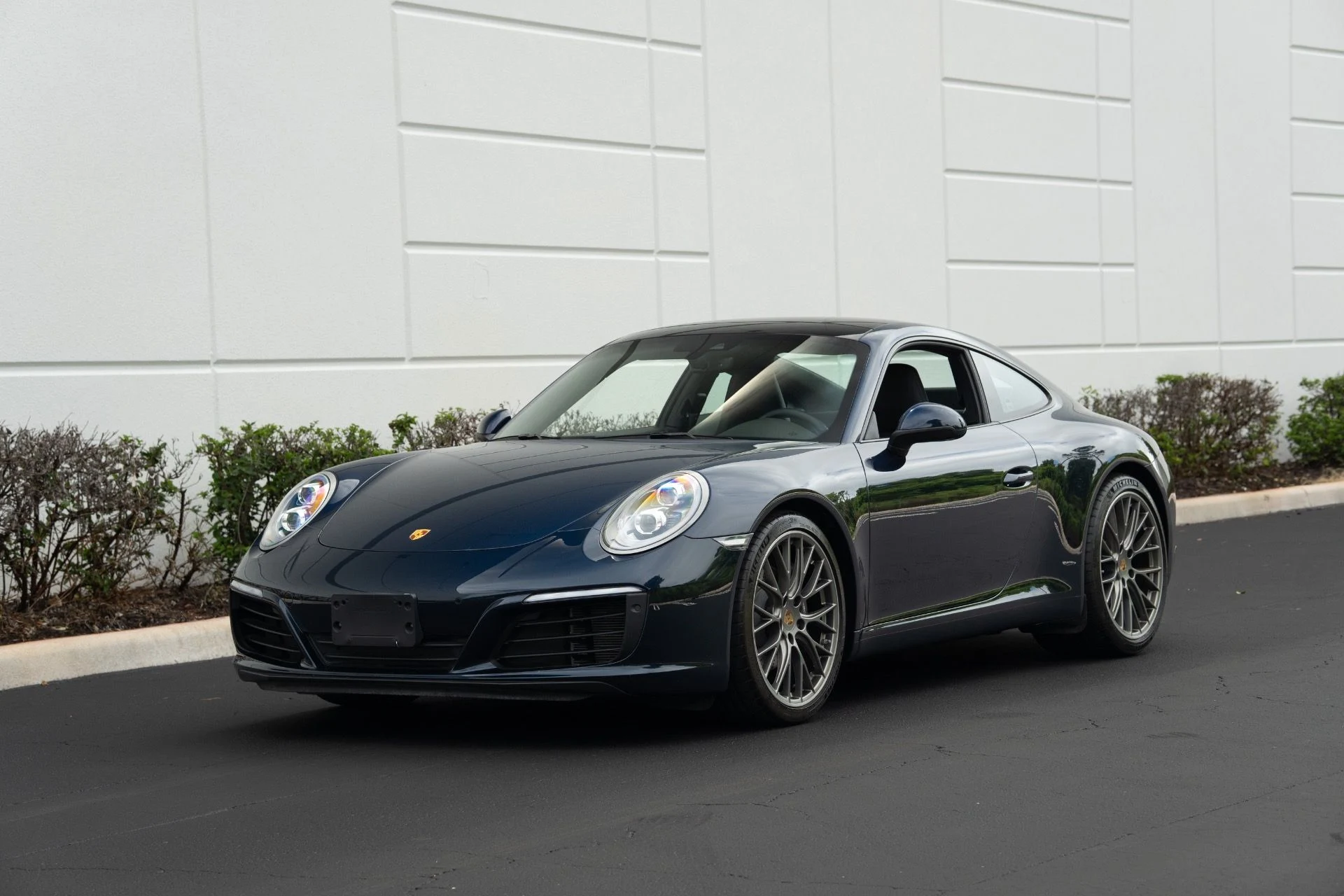 mph022_350491750_Used_2019_Porsche_911_Carrera_1759430060_52ef25e69d