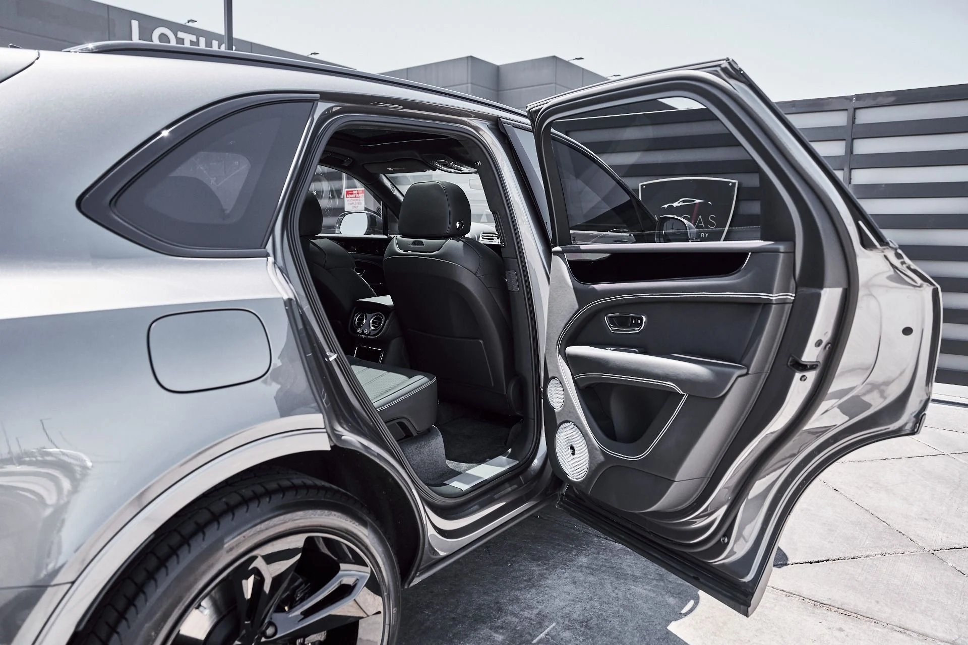 mph022_3507219159_Used_2024_Bentley_Bentayga_1778202791_d999af4592