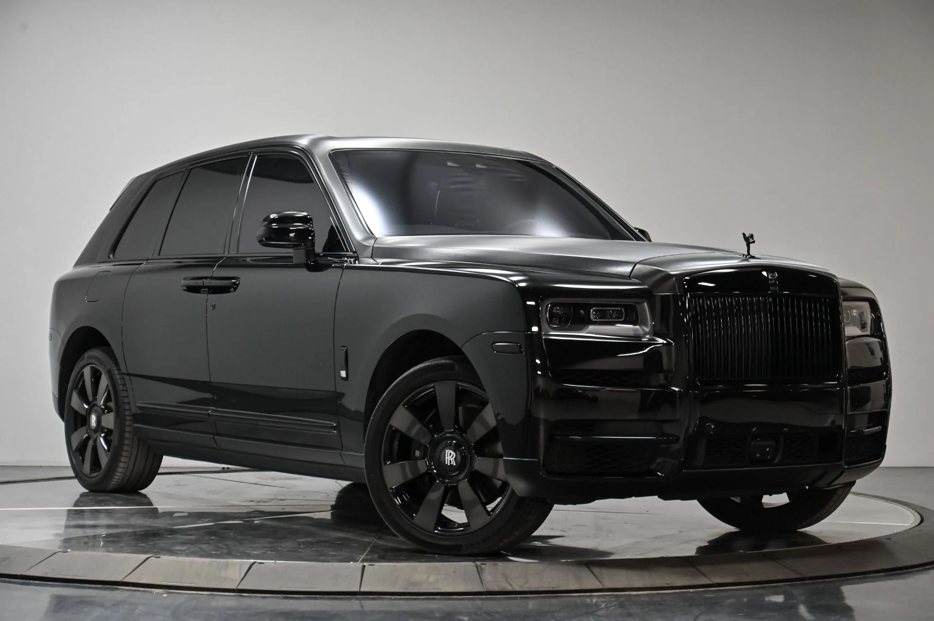 mph022_3512807063_Used_2019_Rolls_Royce_Cullinan_Base_1753916871_539cd404e7
