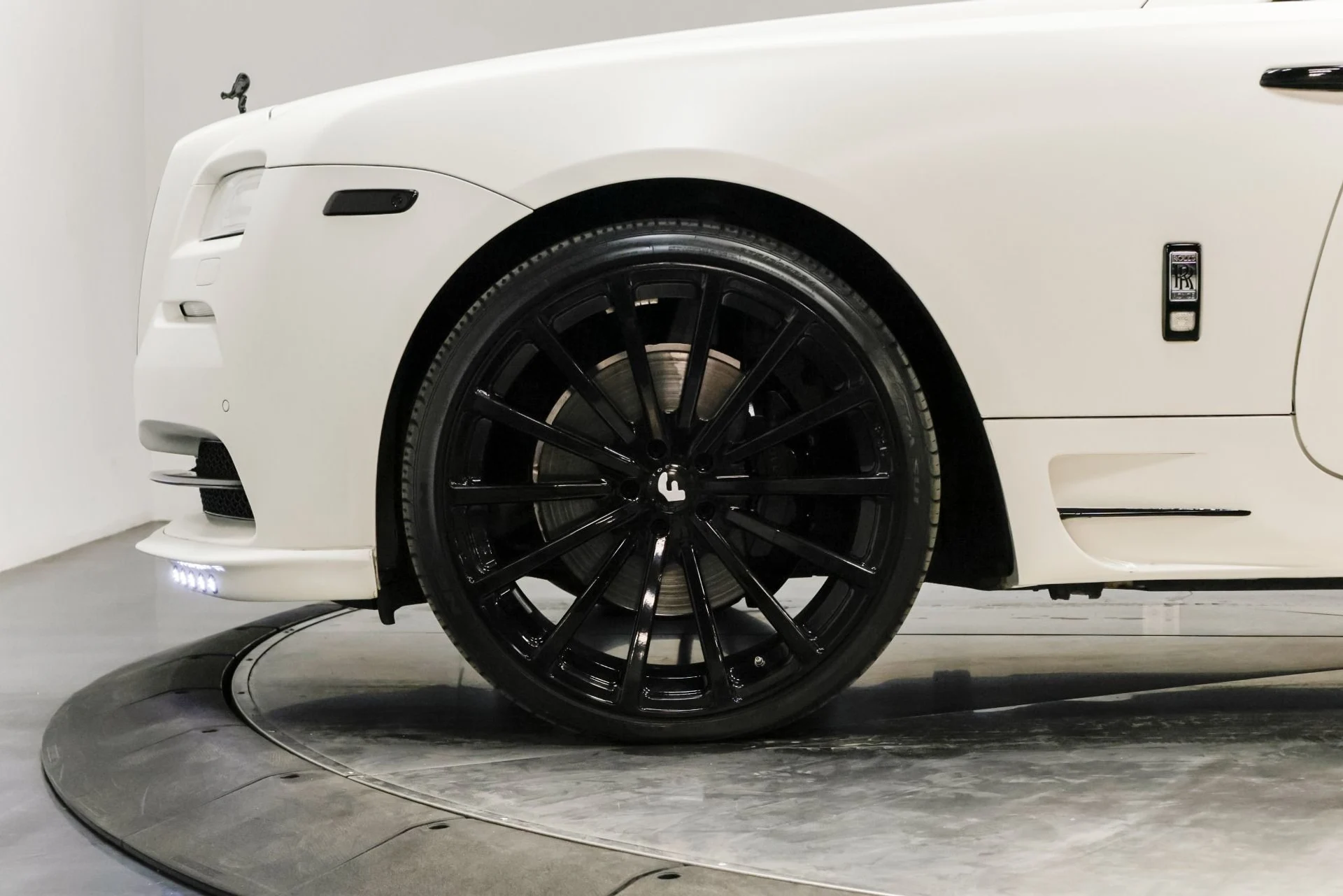 mph022_351684293_Used_2014_Rolls_Royce_Wraith_1761229868_f258f54930