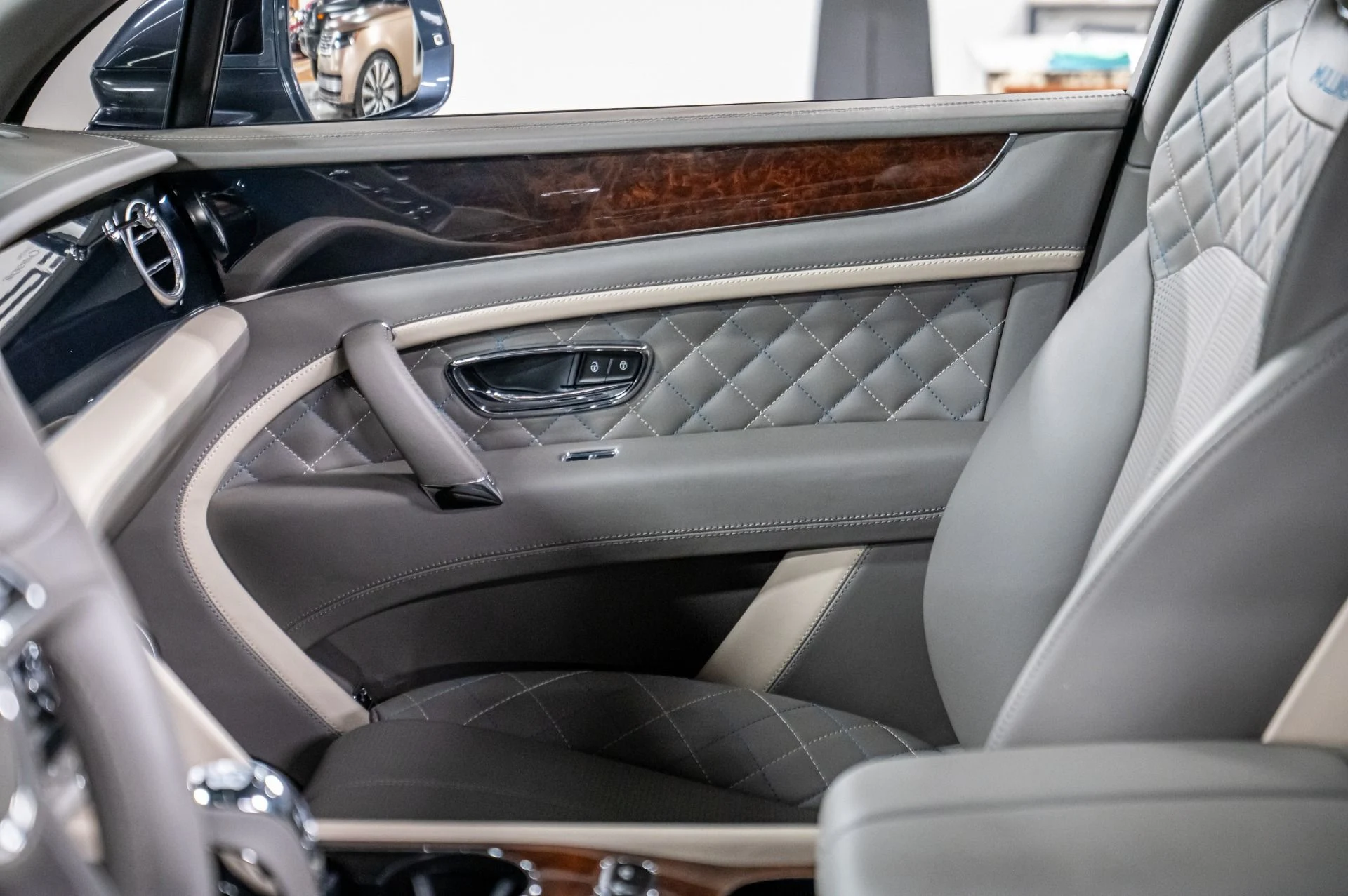 mph022_3521033458_Used_2018_Bentley_Bentayga_Mulliner_1757711699_f3a52f9ba4