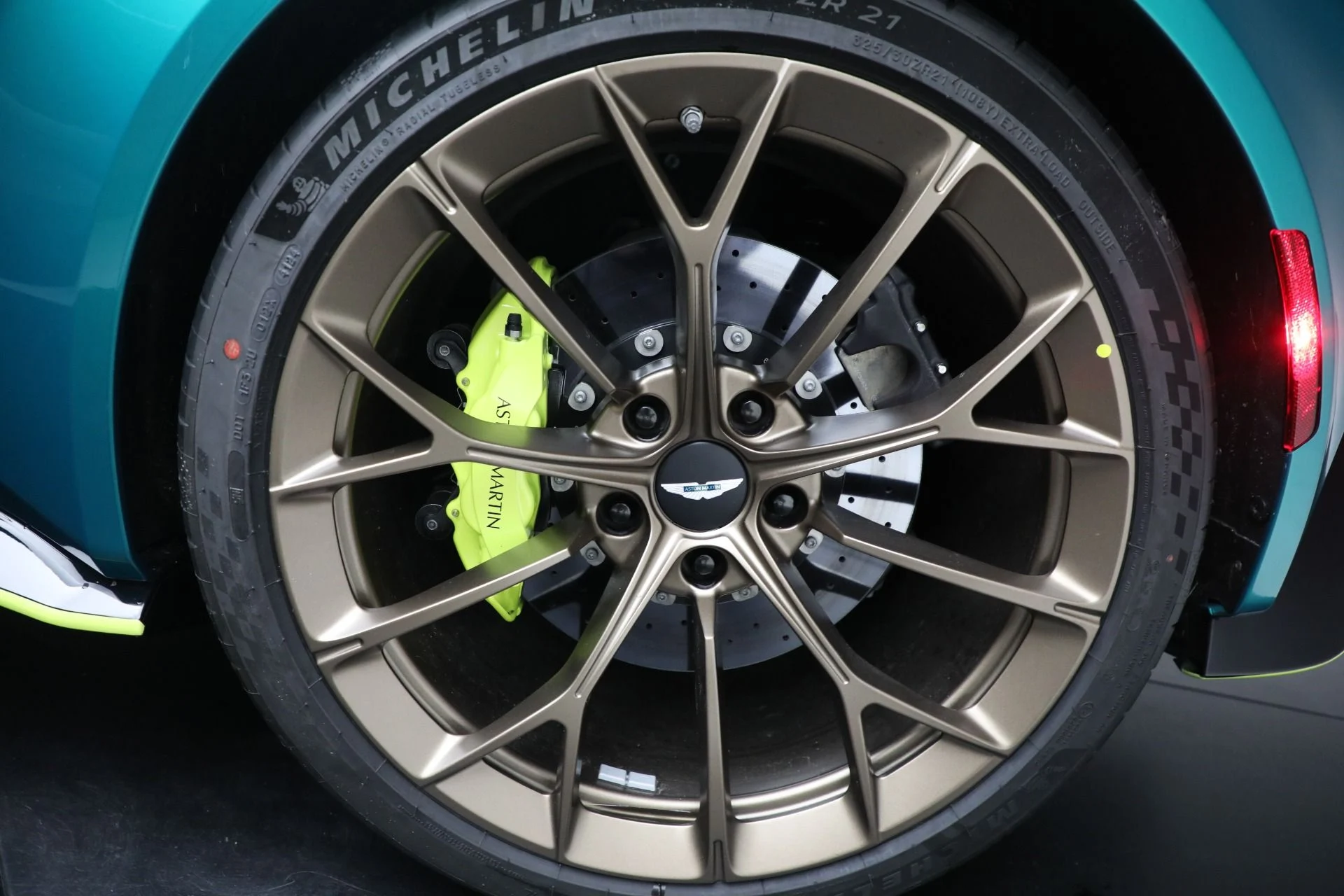 mph022_352484677_New_2025_Aston_Martin_Vantage_e6c559f665