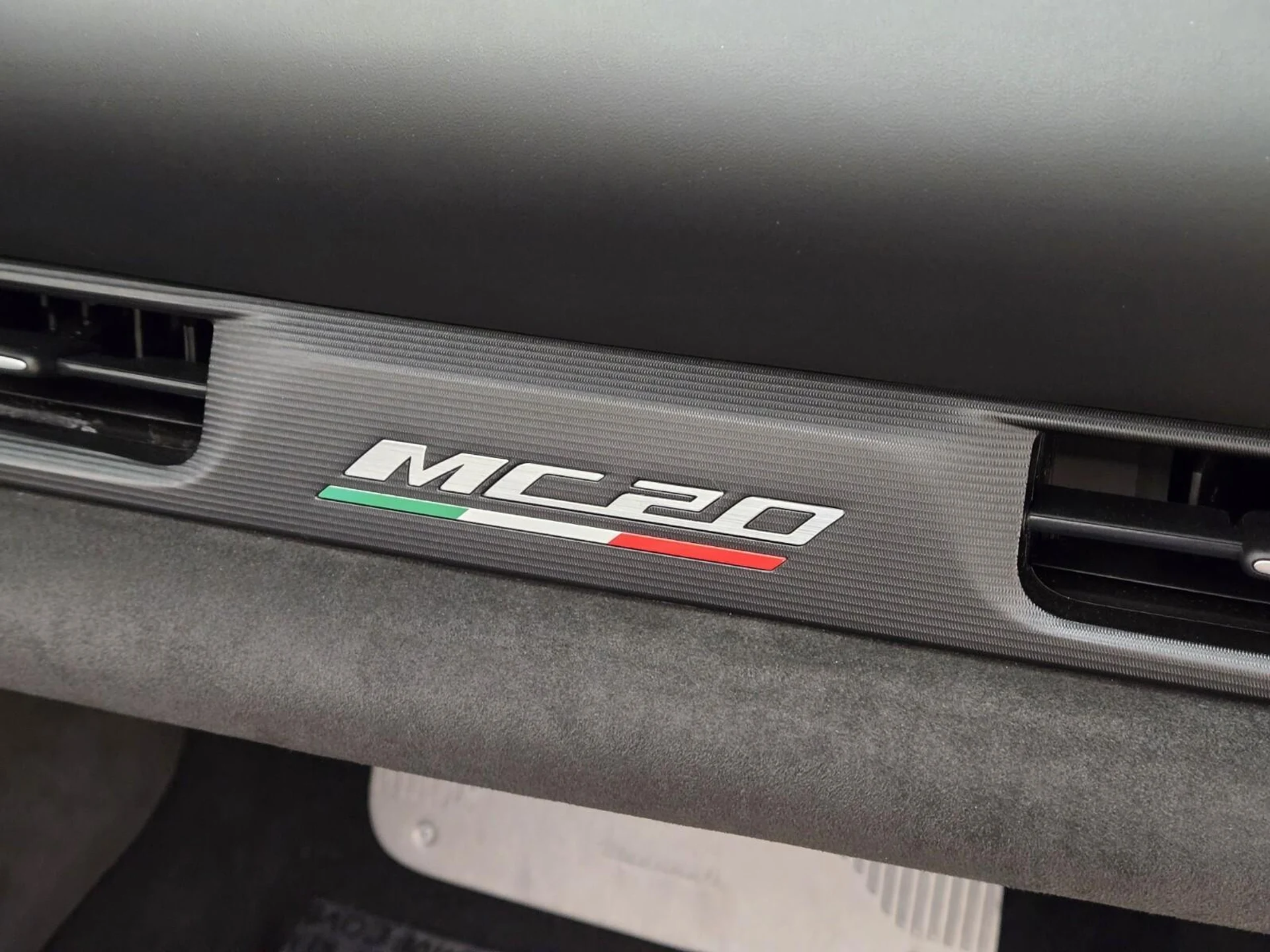 mph022_3525156731_Used_2023_Maserati_MC_20_Cielo_1777354580_c07210a1c8