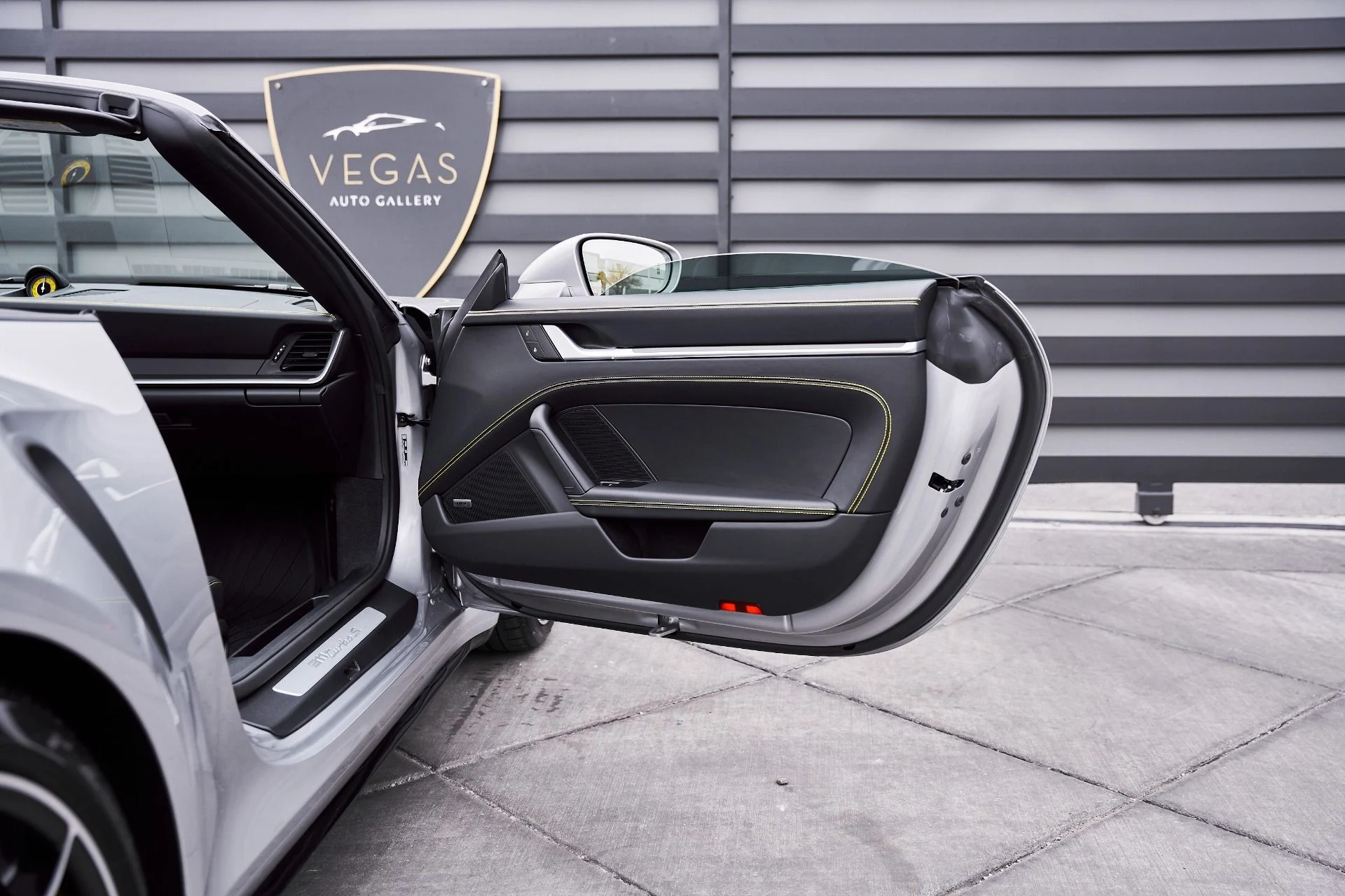 mph022_3532704283_Used_2025_Porsche_911_Turbo_S_1770776351_3a971ebd5b