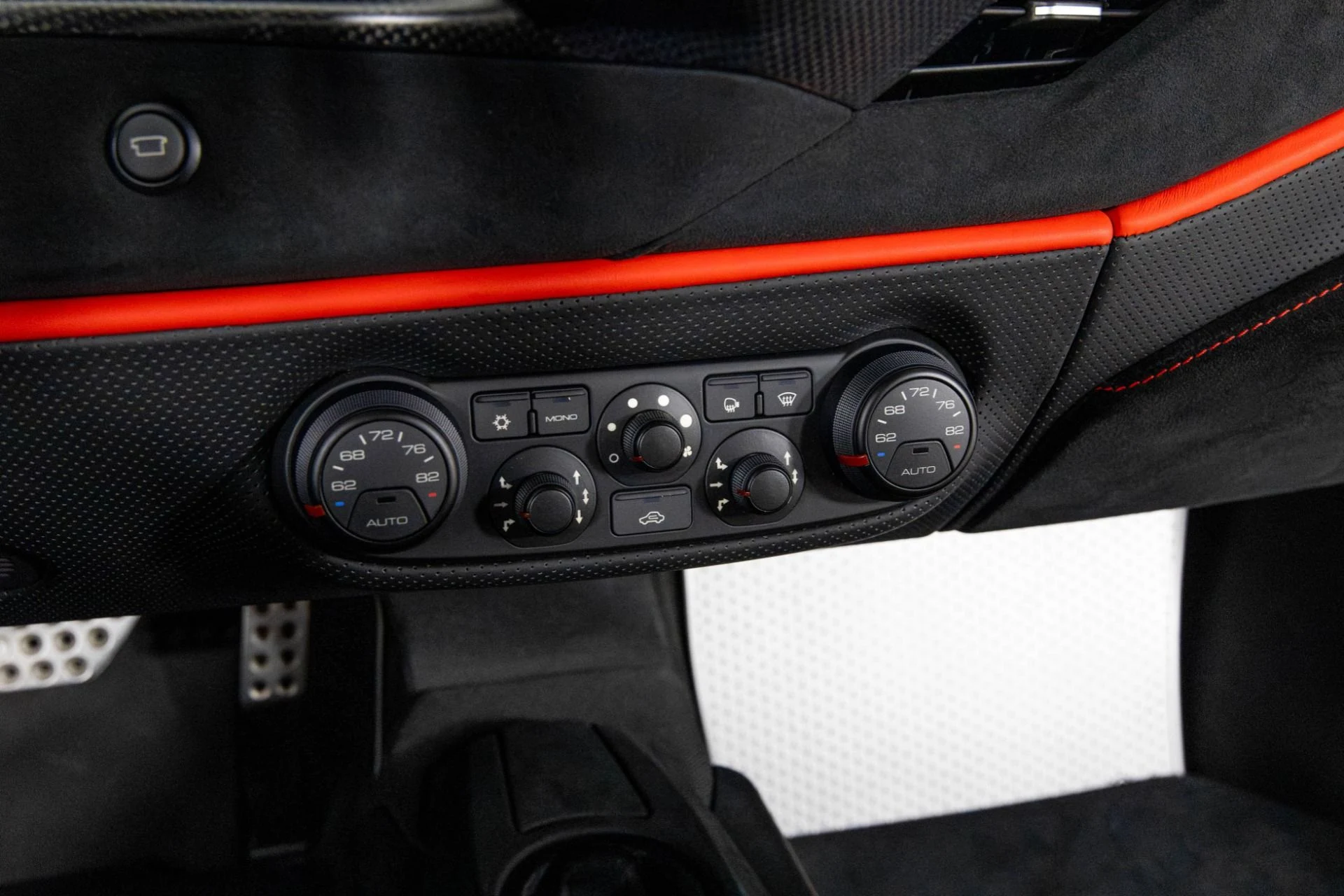 mph022_3533462109_Used_2019_Ferrari_488_Pista_1761352057_eaf2357b2d