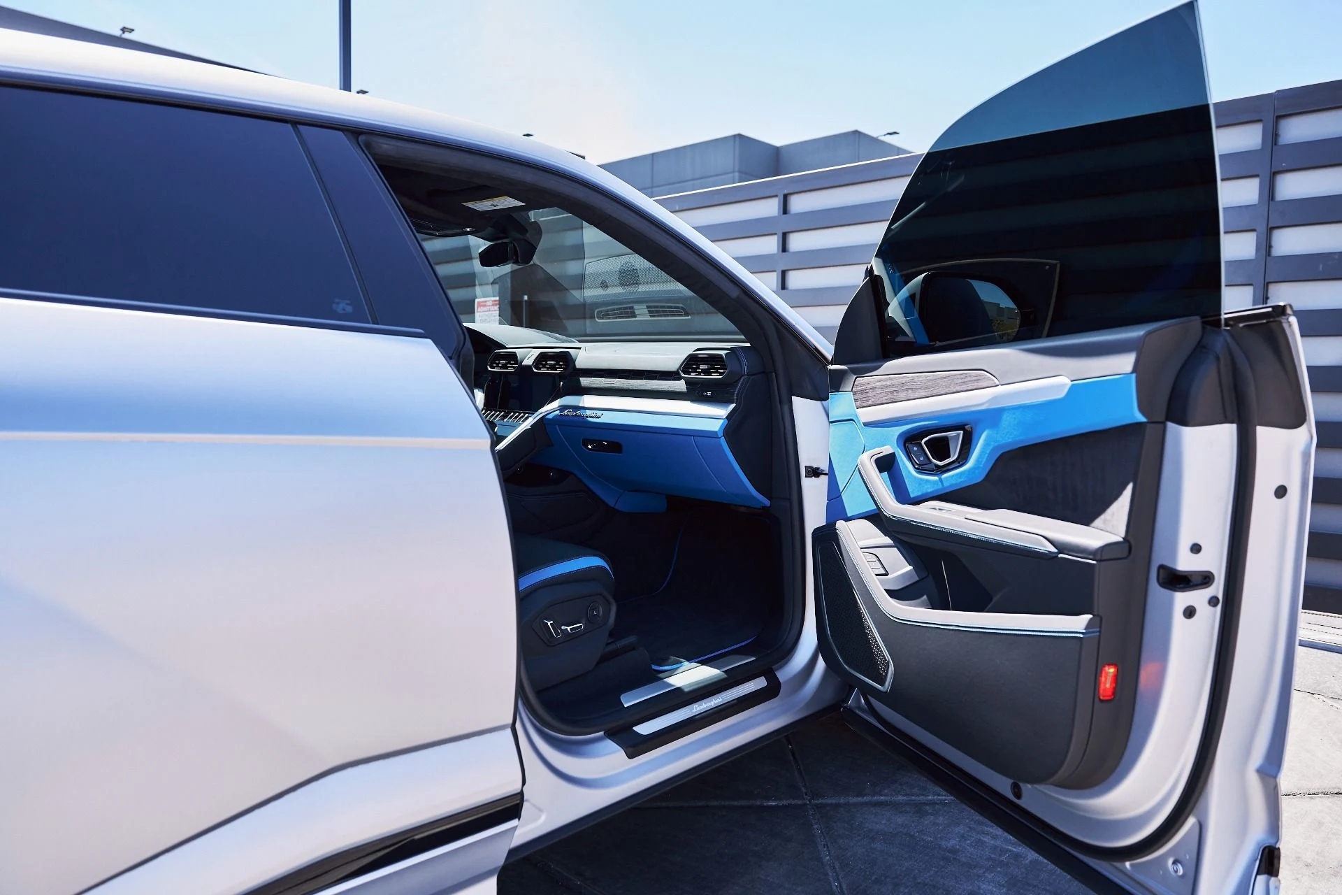 mph022_3536553313_Used_2024_Lamborghini_Urus_S_1775866717_f65c09e42c