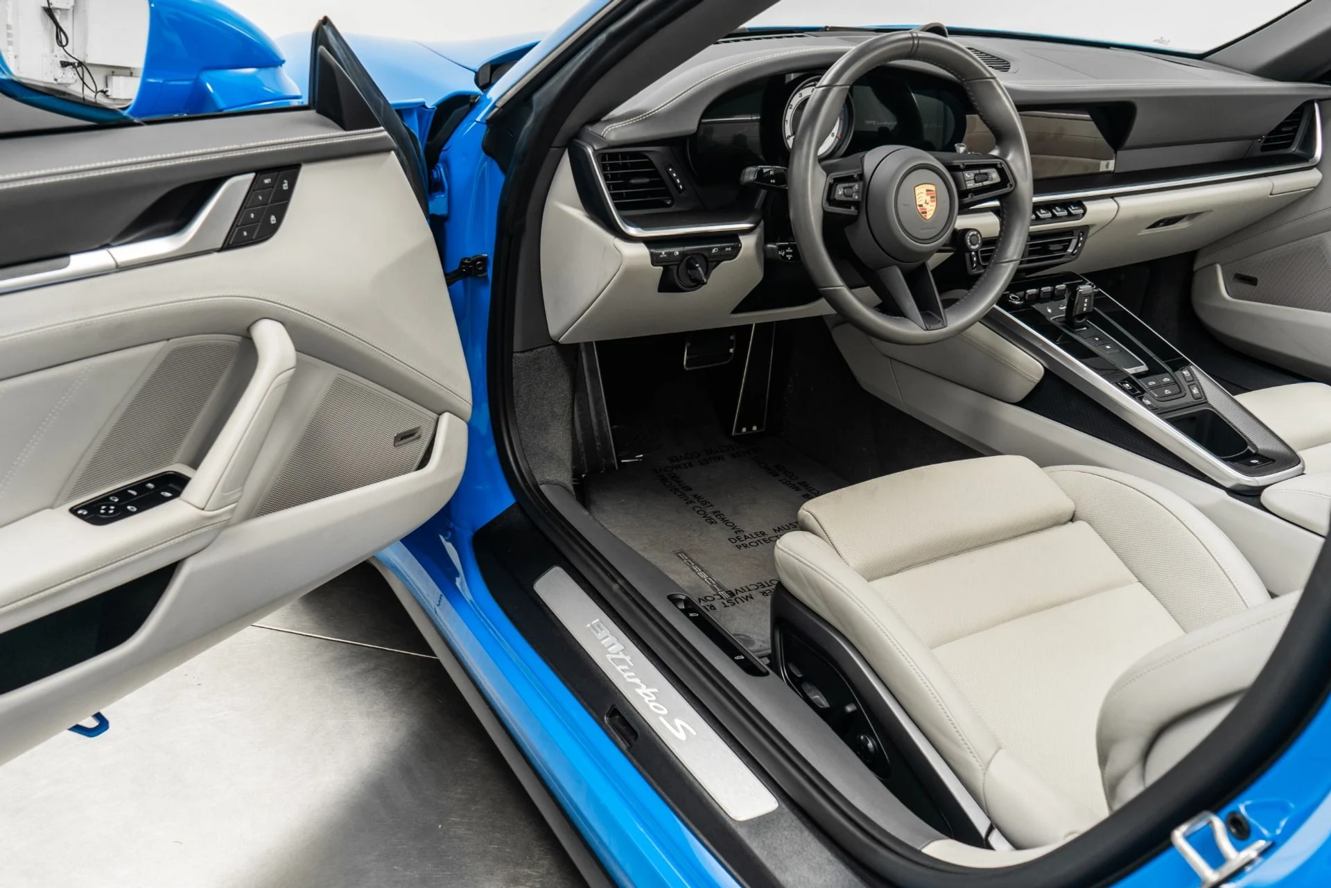mph022_3539706798_Used_2022_Porsche_911_Turbo_S_Cabriolet_1761066014_9b467edda0