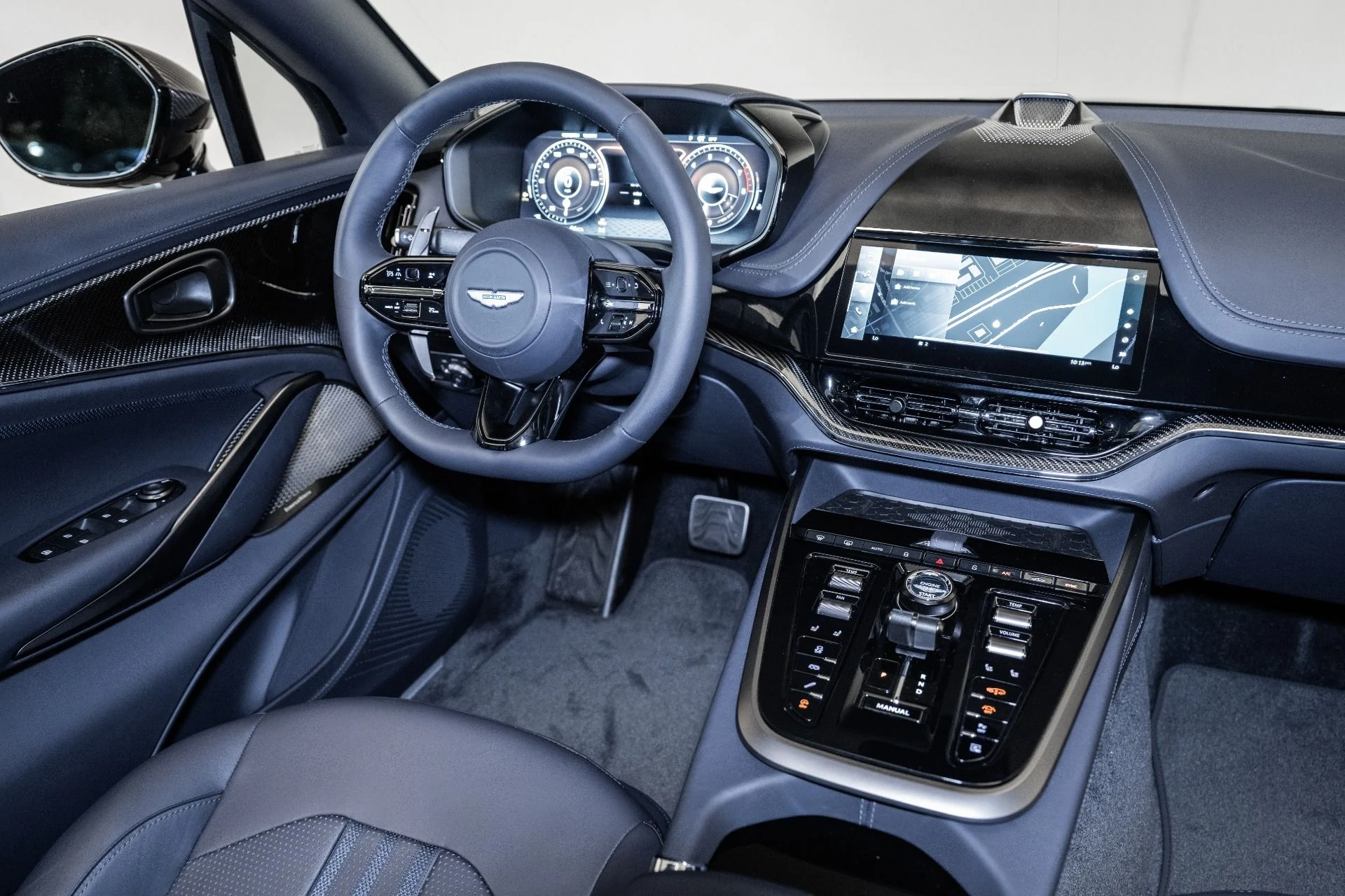 mph022_3547430091_Used_2025_Aston_Martin_DBX_707_1754709382_f8c0417ee7