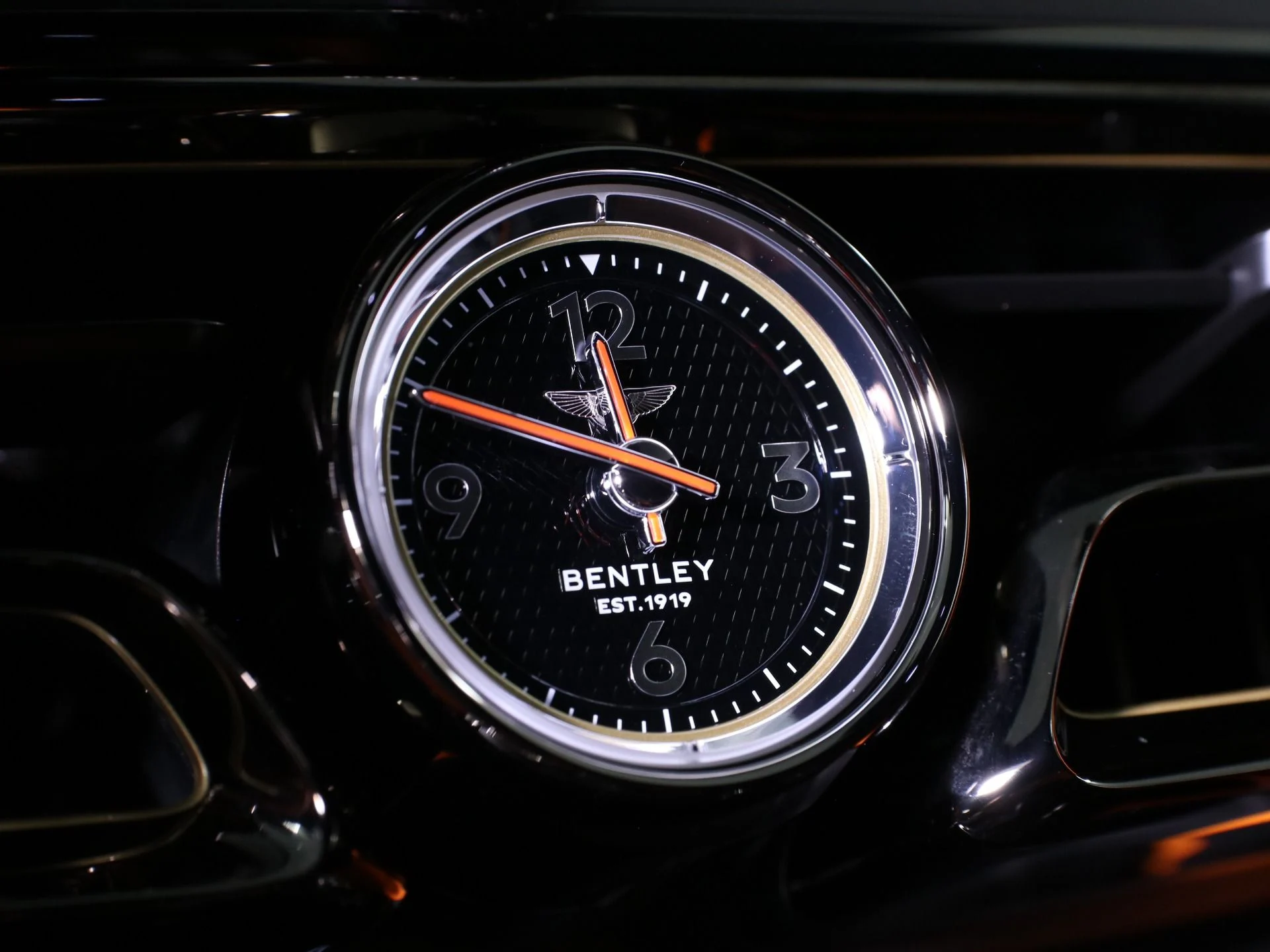 mph022_3549640264_New_2025_Bentley_Flying_Spur_Speed_1756397611_5ddc9beb22