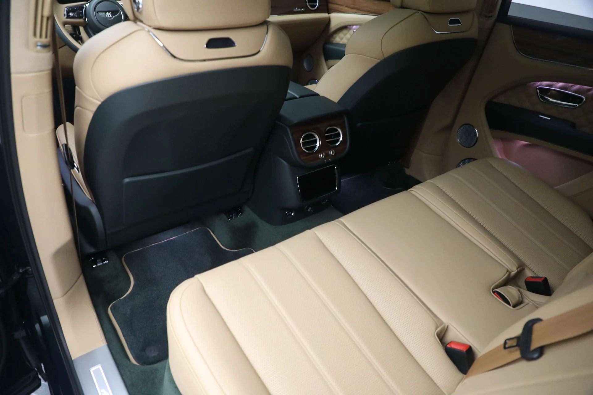 mph022_3557796780_Used_2023_Bentley_Bentayga_Azure_Hybrid_065f3eebb9