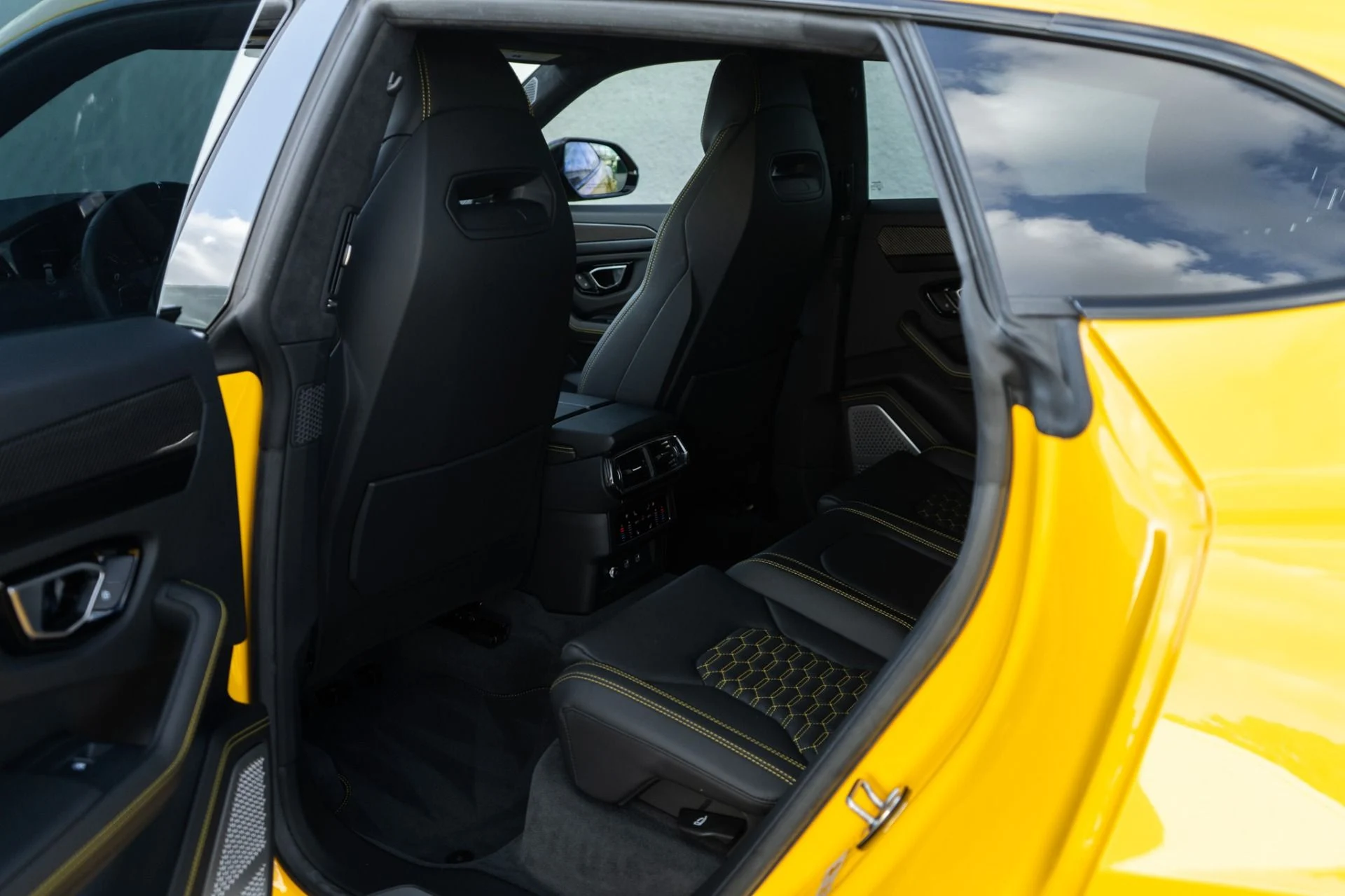 mph022_356548679_Used_2021_Lamborghini_Urus_1770744627_a67d64830e