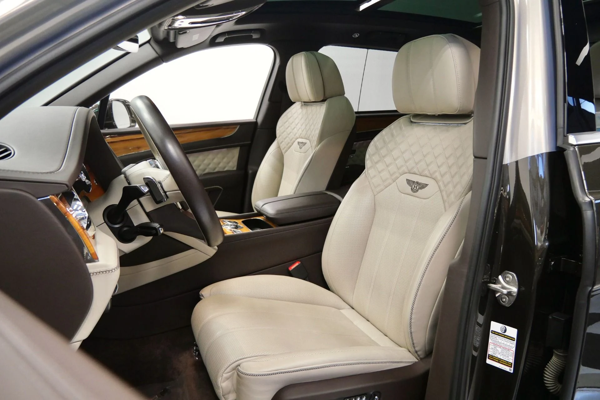 mph022_3567295418_Used_2021_Bentley_Bentayga_Hybrid_Mulliner_Driving_Specification_Four_Seat_Comfort_Specification_1767026081_5c5aedae5b