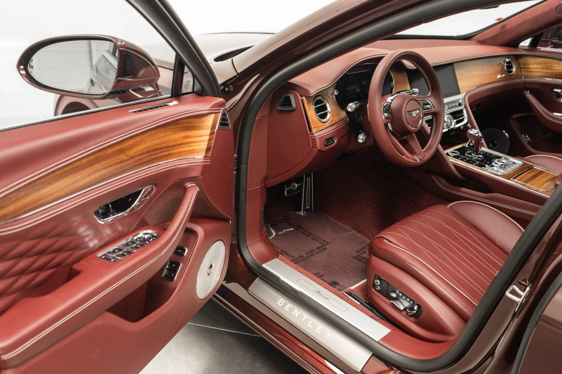 mph022_3567812944_Used_2023_Bentley_Flying_Spur_Azure_1755704000_f2738593ca