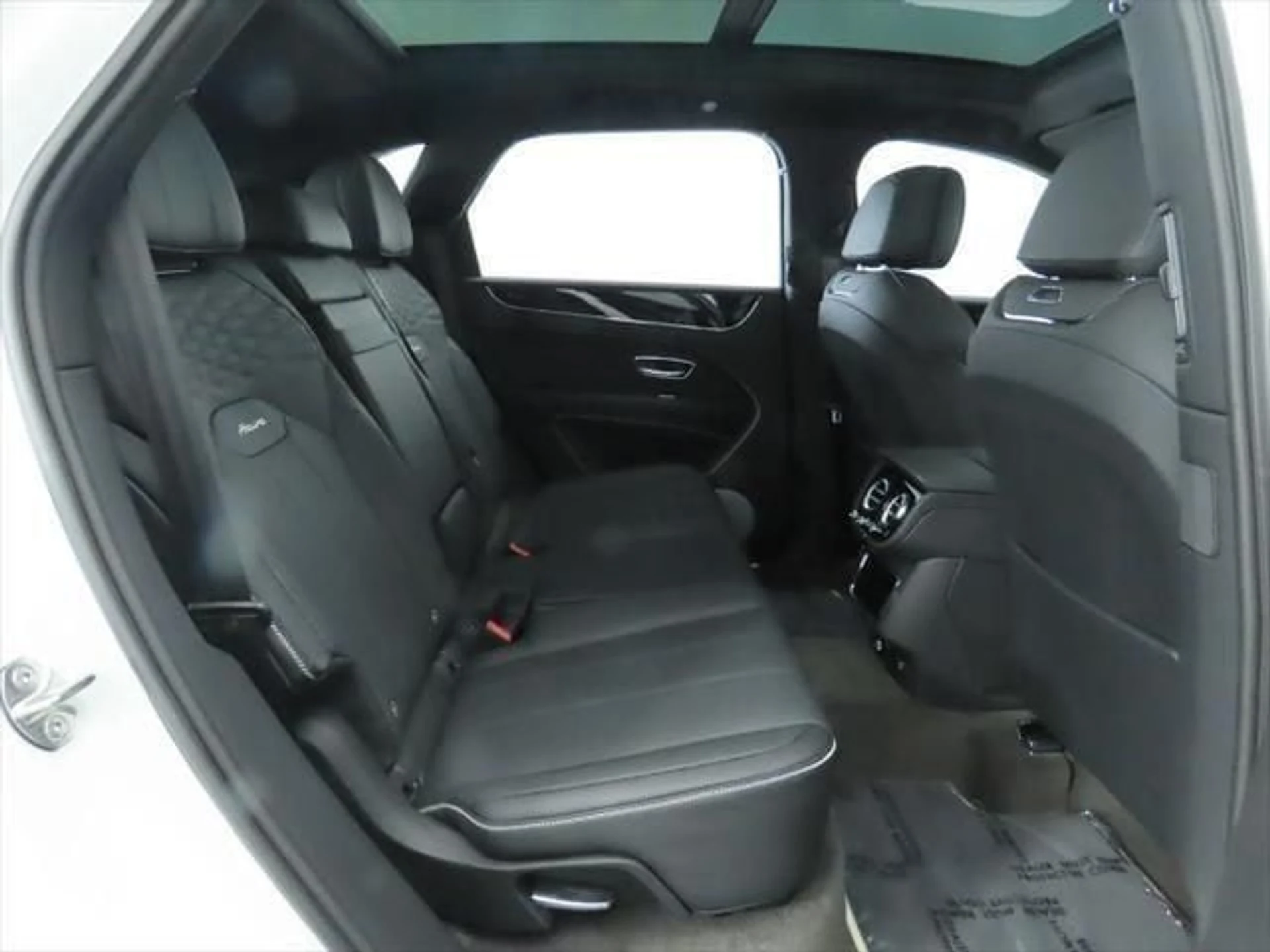 mph022_3576896902_new_2025_bentley_bentayga_8119_22803697_23_640_a7f3a16896