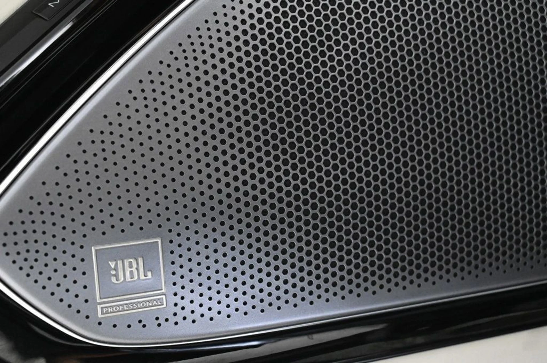 mph022_3580468092_0acb44b25b18436797e02b785b707cfc_833a631382