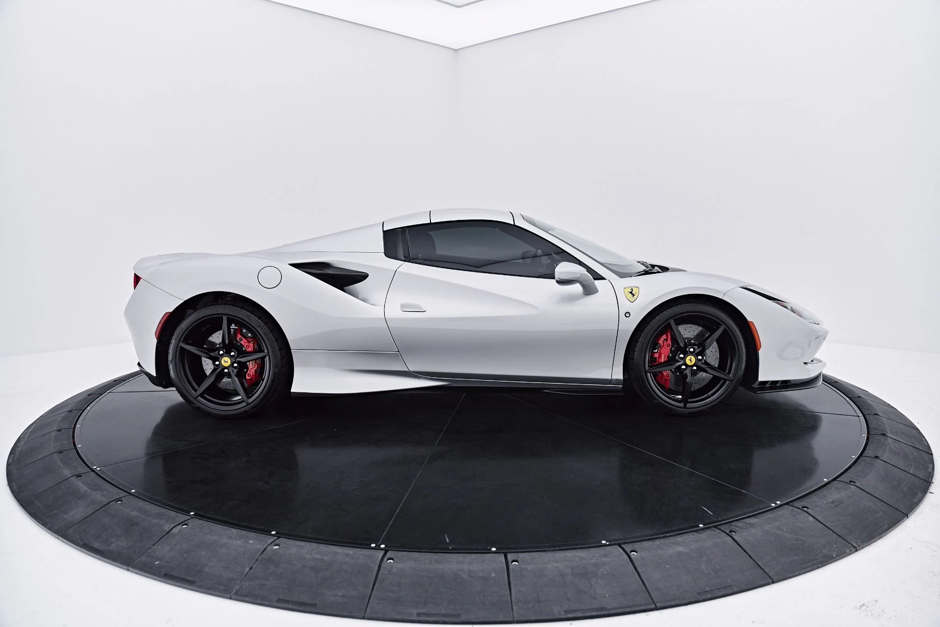 mph022_3582051563_Used_2022_Ferrari_F8_Spider_Base_1785538784_cdc30c0d51