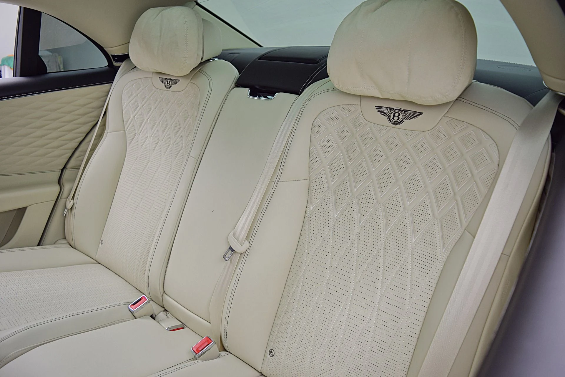 mph022_3582164100_Used_2022_Bentley_Flying_Spur_V8_a8f5c7b813