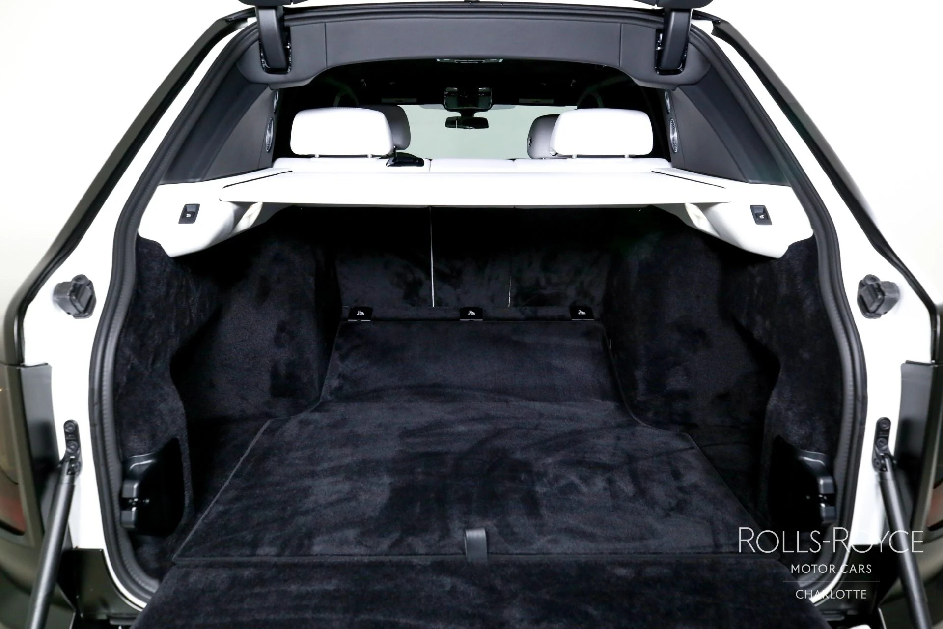 mph022_3585702941_Used_2025_Rolls_Royce_Black_Badge_Cullinan_1769527230_e41fb76067