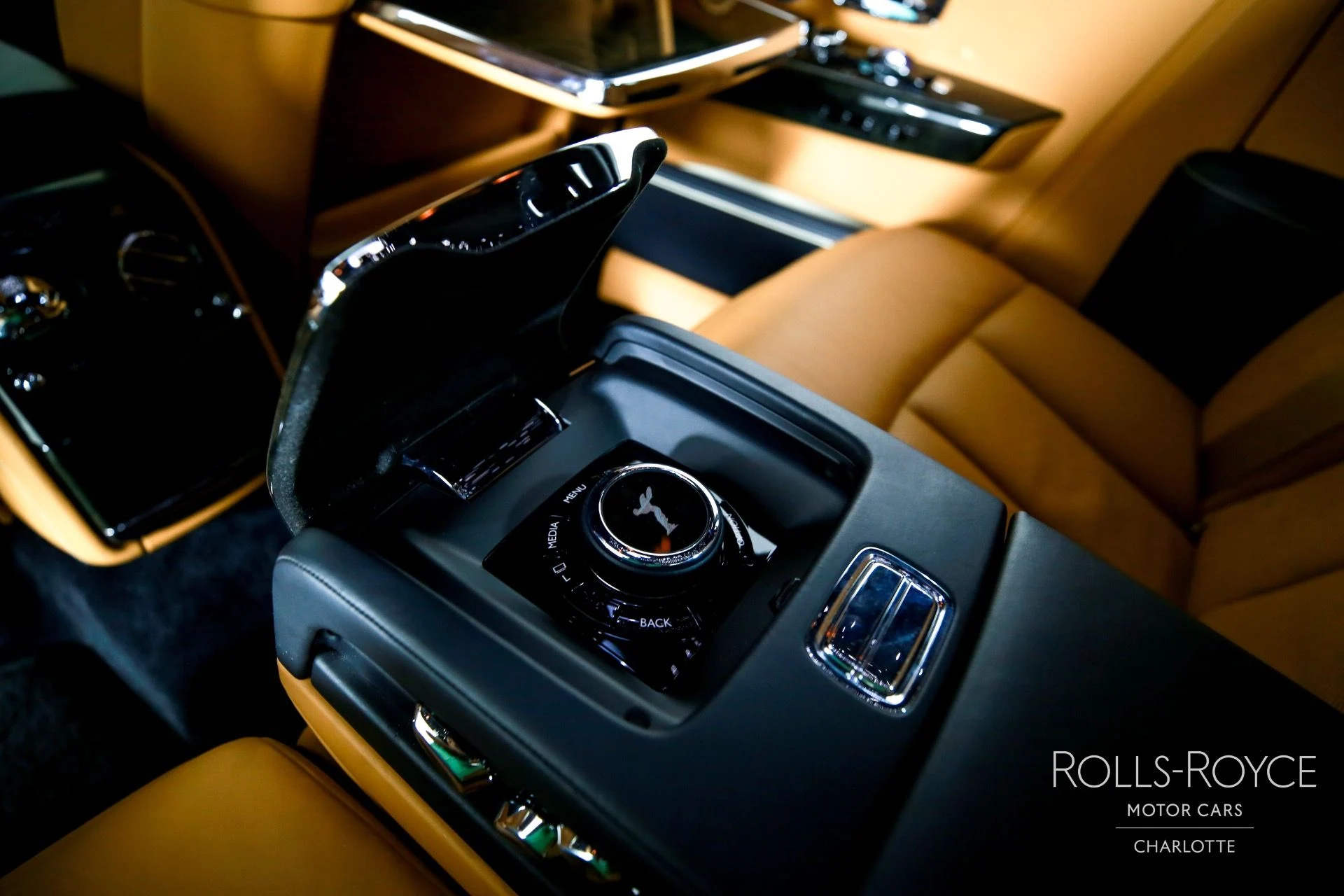 mph022_3592592788_Used_2020_Rolls_Royce_Phantom_1752871576_fbfc53ee72