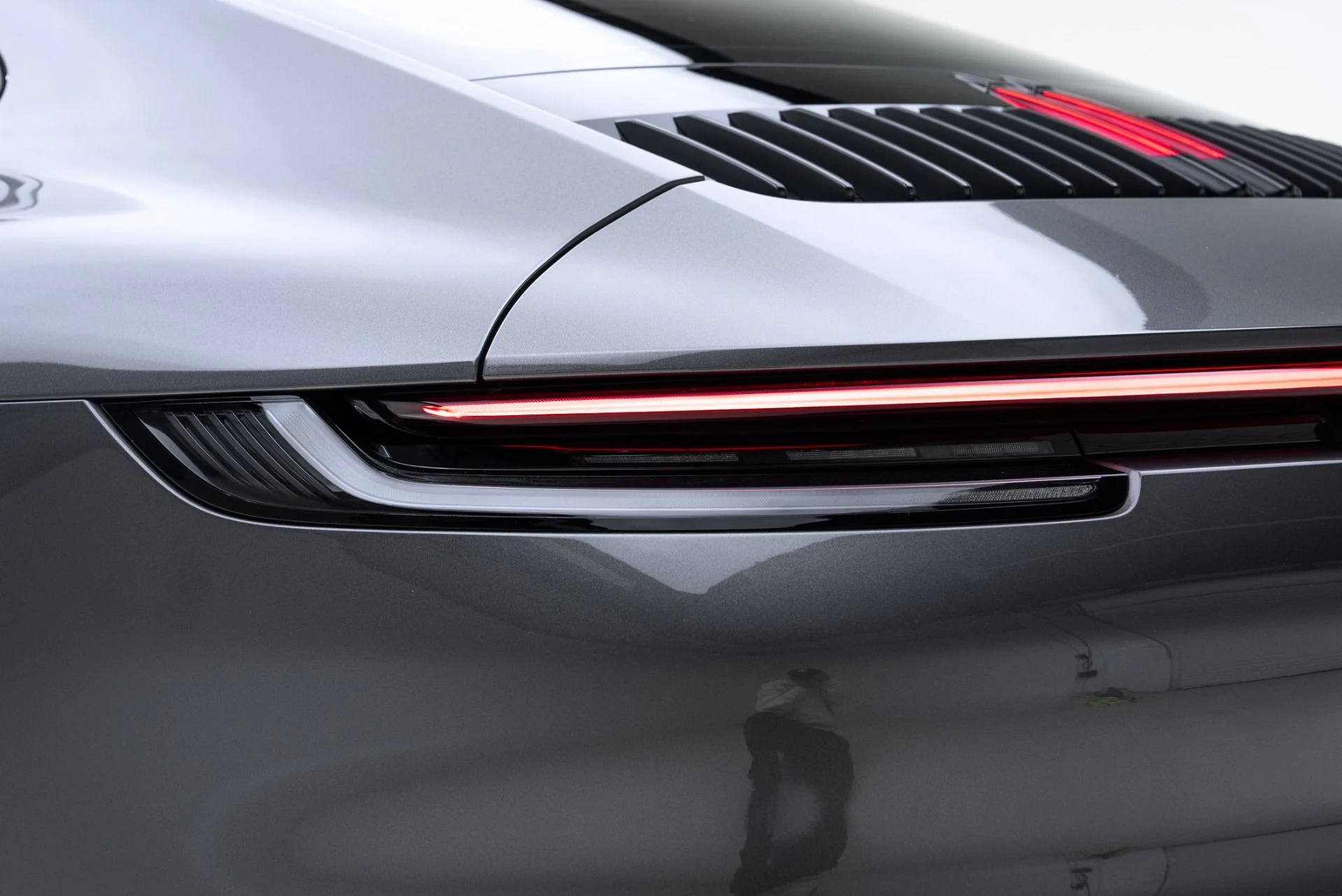 mph022_3596791513_Used_2020_Porsche_911_Carrera_1775067552_58a12de400