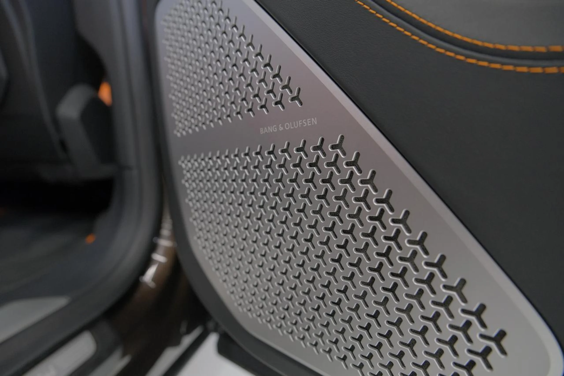 mph022_3598369952_9ad52cb6f986080b892796293884d46b_992c115854