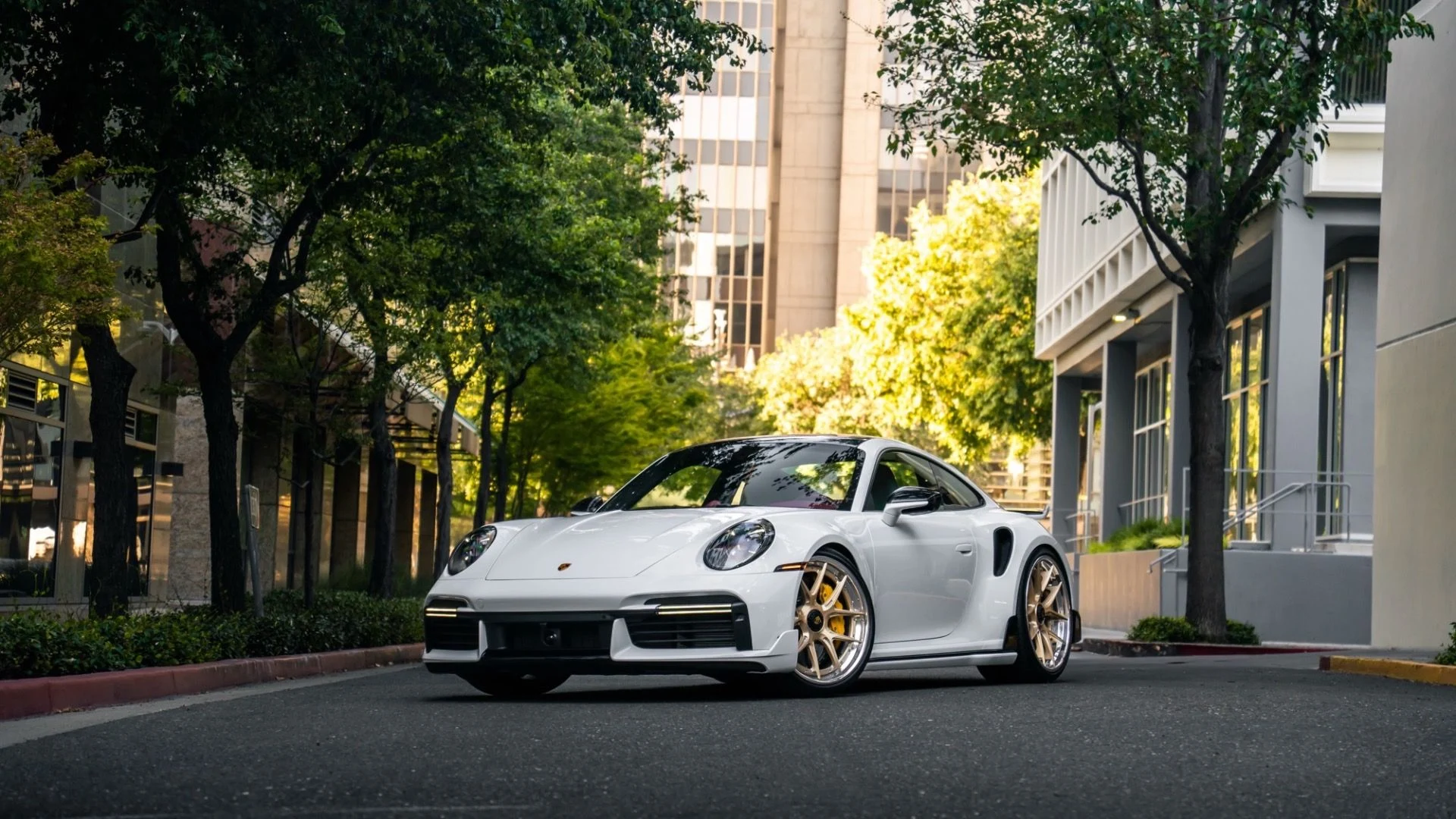 mph022_360381851_Used_2022_Porsche_911_Turbo_S_1790876730_946bb34213