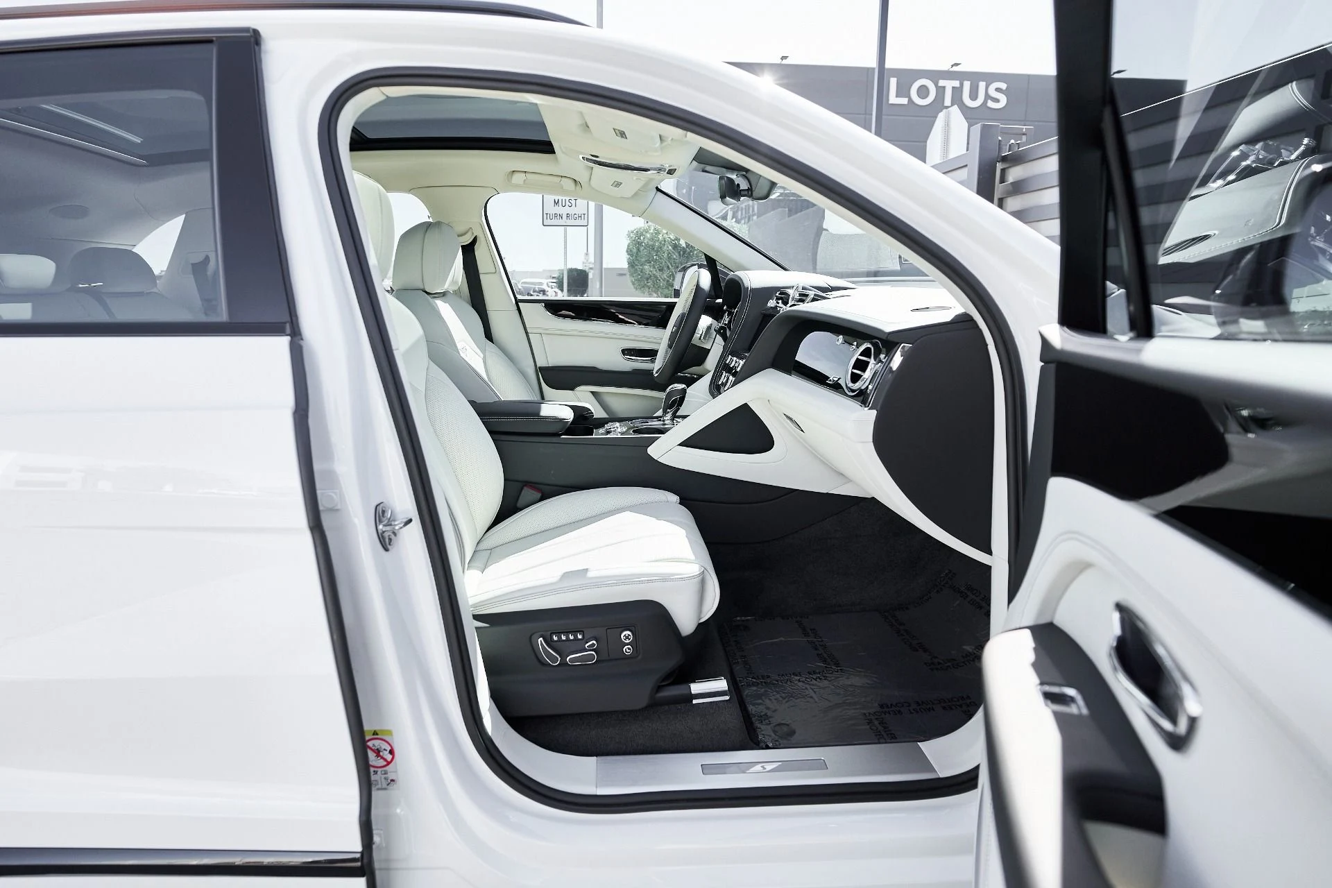 mph022_3604158850_Used_2024_Bentley_Bentayga_Hybrid_S_1759985924_627d55a57d
