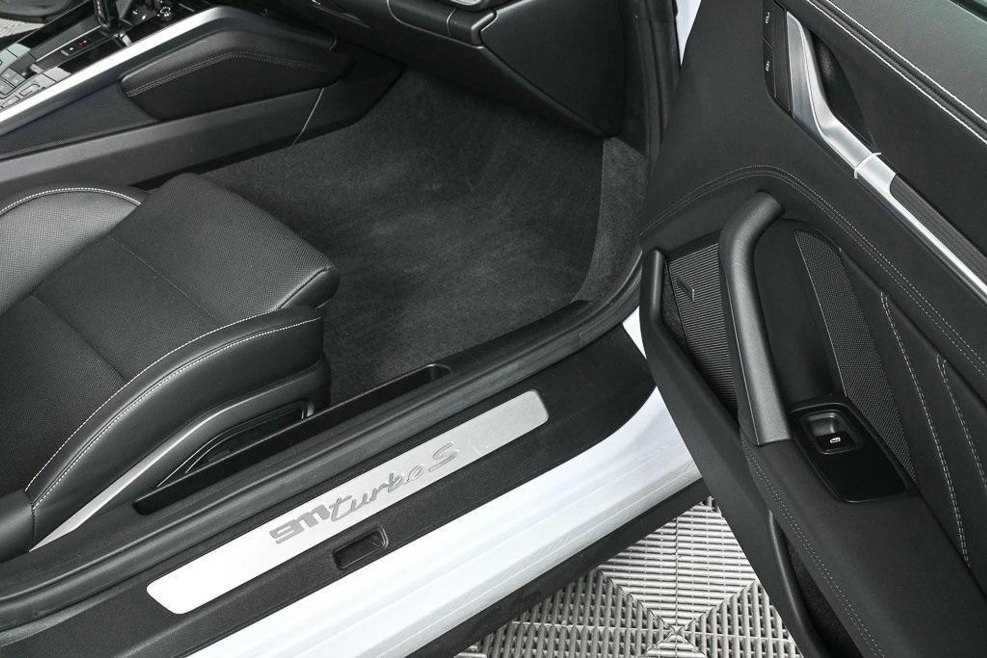 mph022_361796106_x_Mp_Fq_Lndsvw_JTY_1_Nc_CNP_Ud_HOG_Po_482e33d7fd