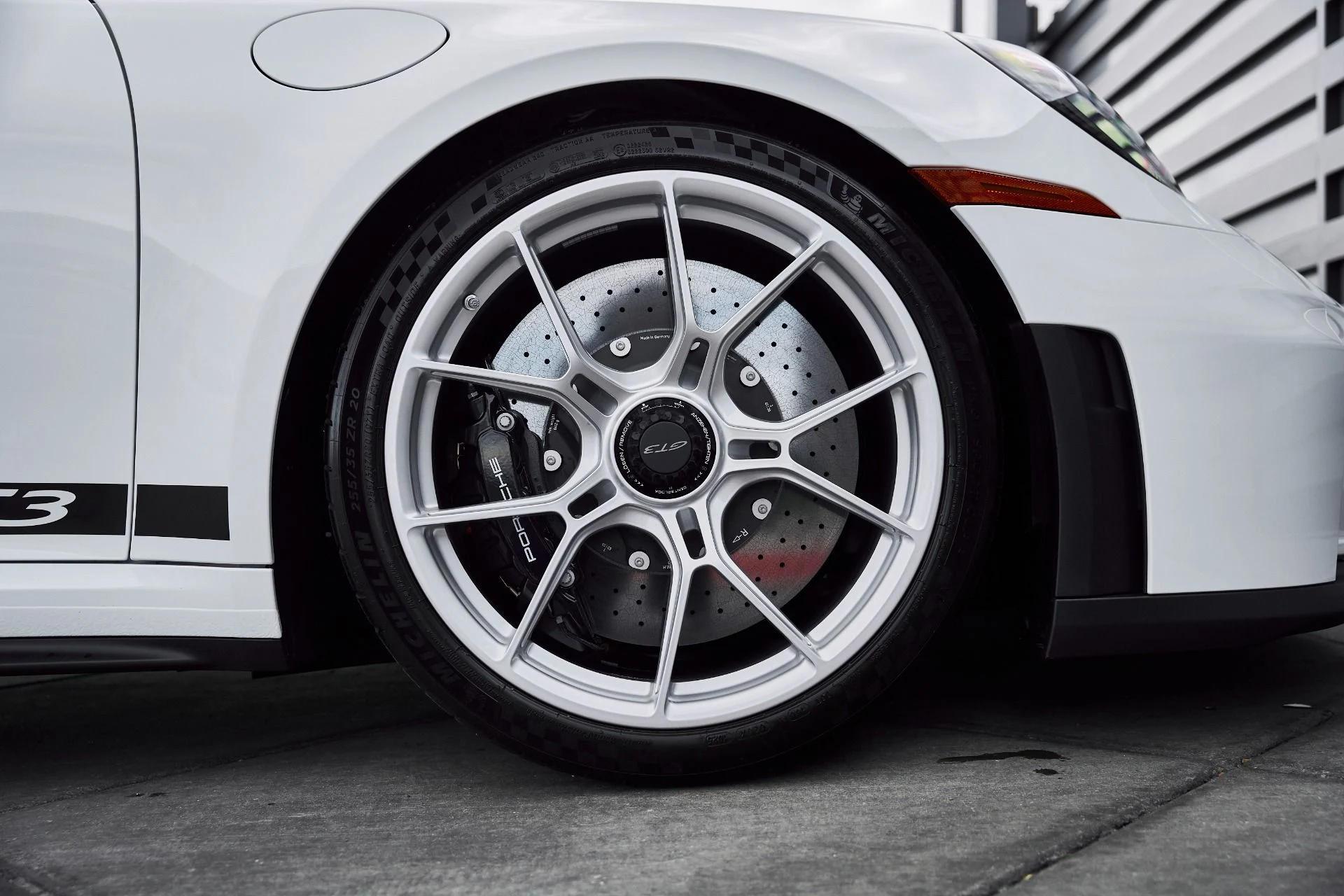 mph022_3625717546_Used_2025_Porsche_911_GT_3_1766797602_1d6825a523