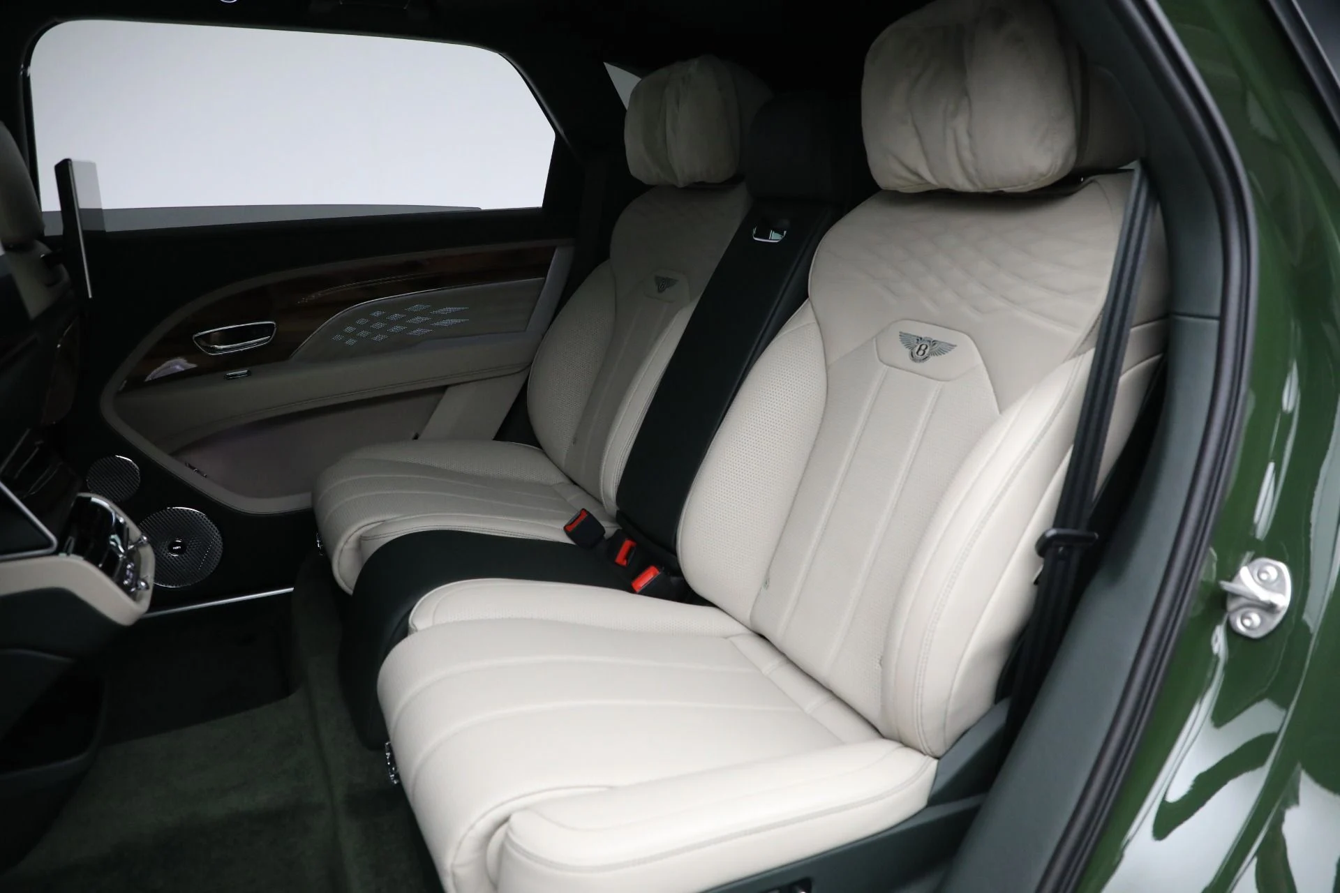 mph022_362948342_Used_2023_Bentley_Bentayga_EWB_Azure_V8_ae6f80e6e1