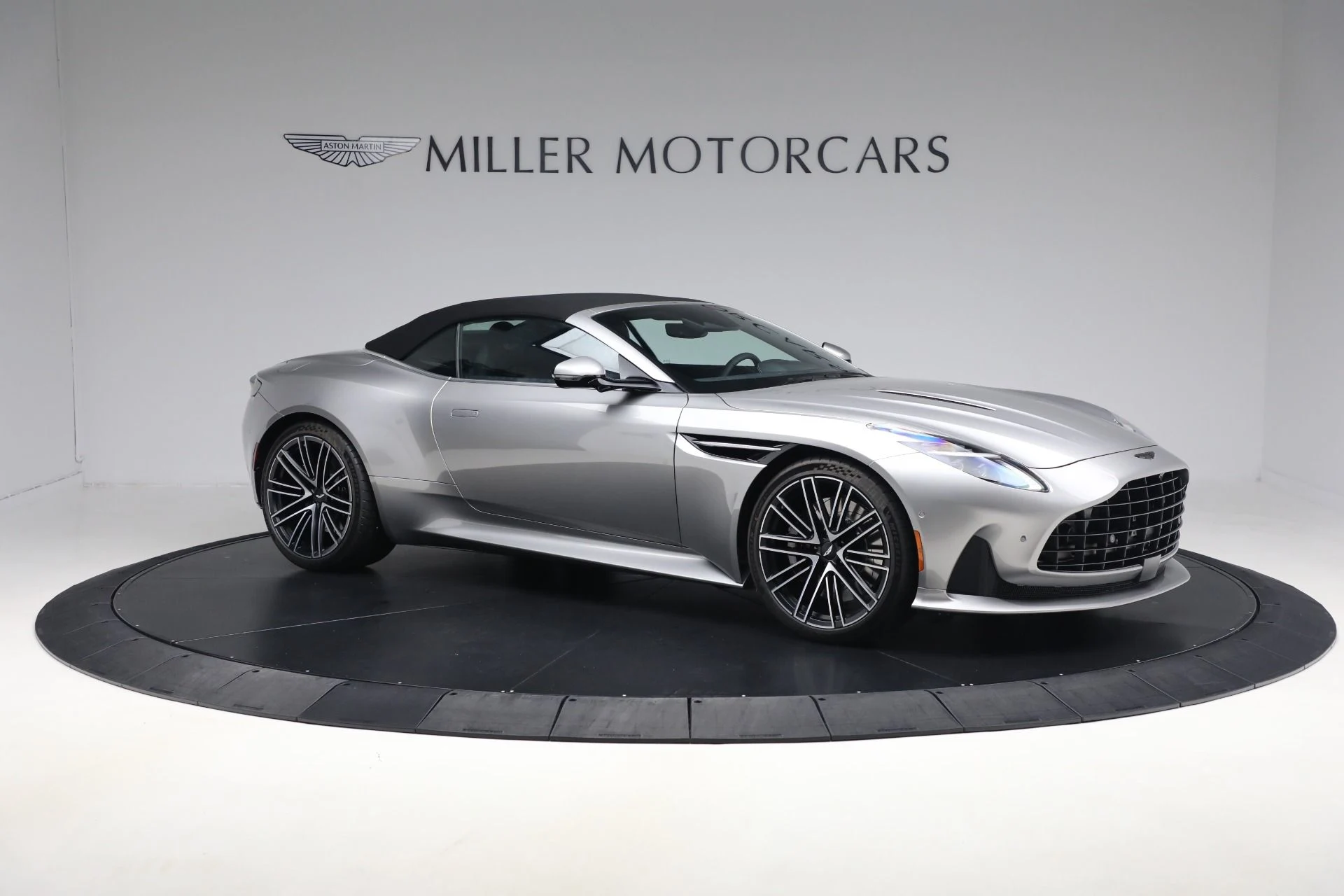 mph022_3646316668_New_2026_Aston_Martin_DB_12_Volante_d58e3ab6f9